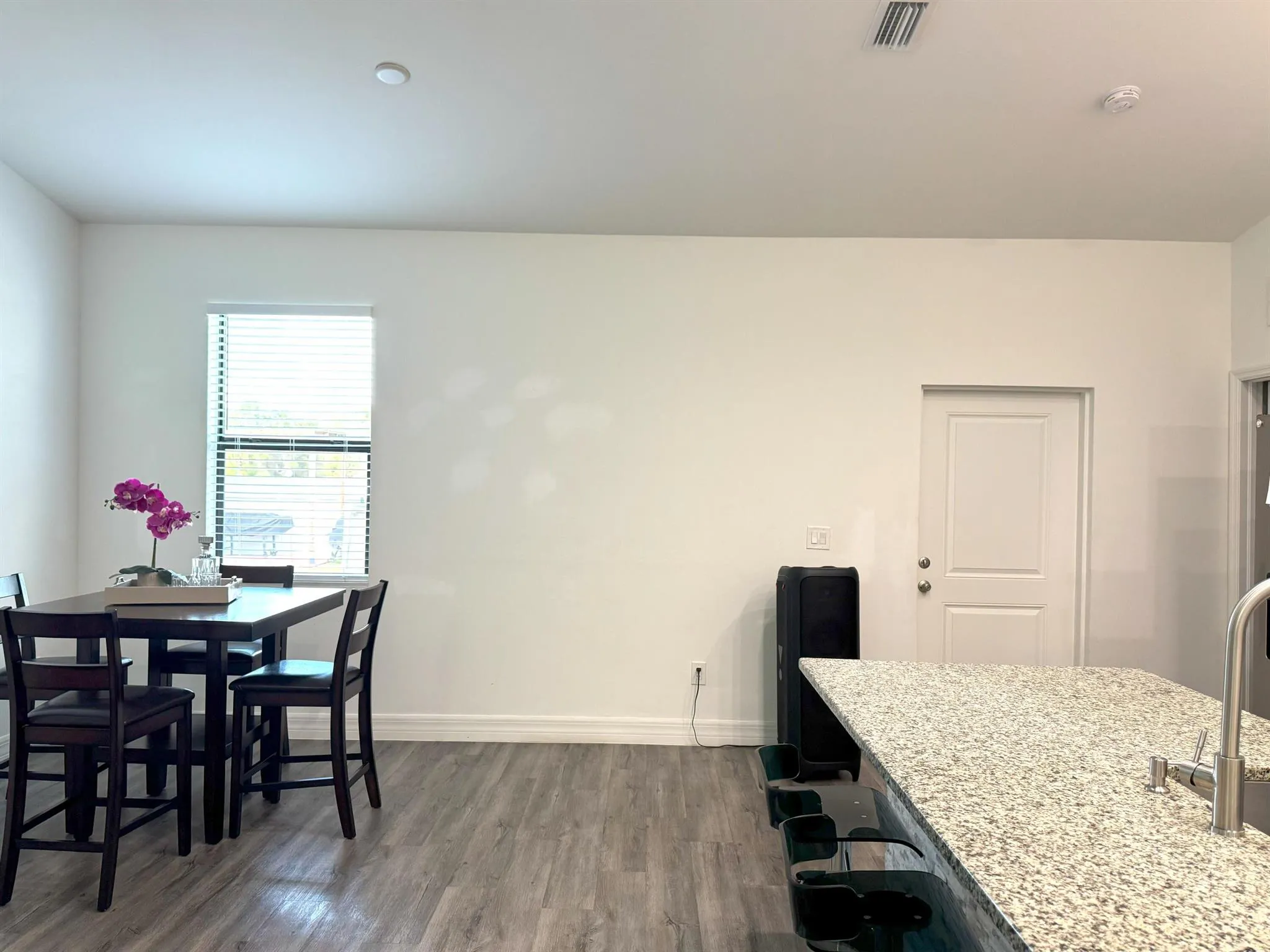 1086 W Leader Court