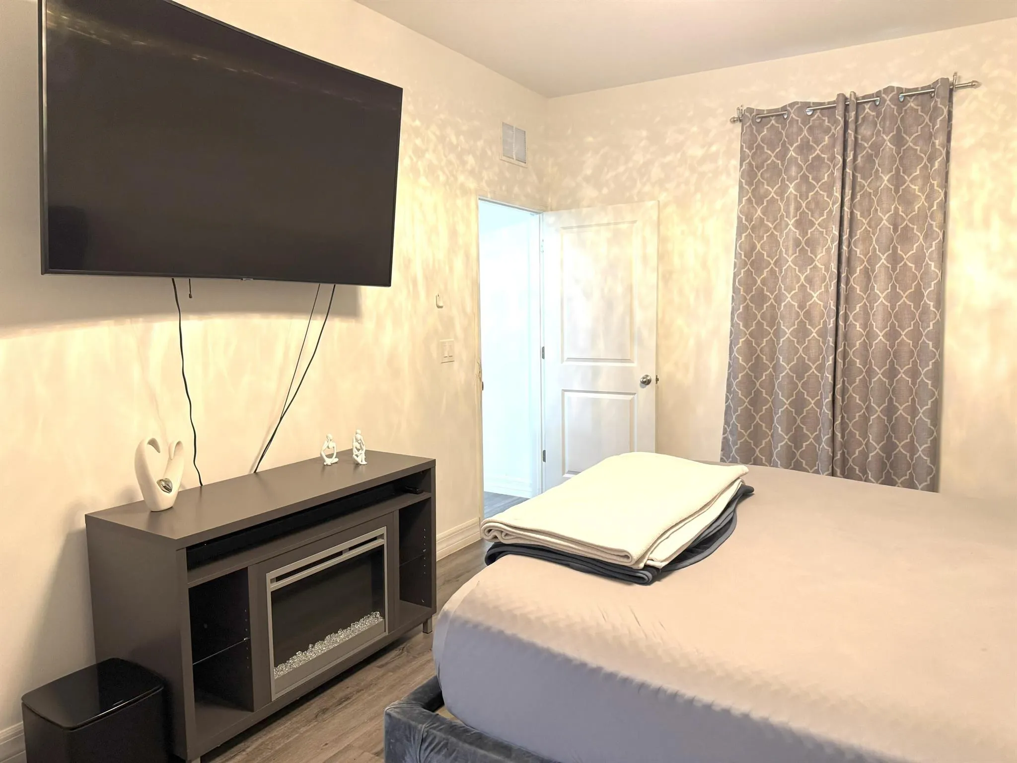 1086 W Leader Court