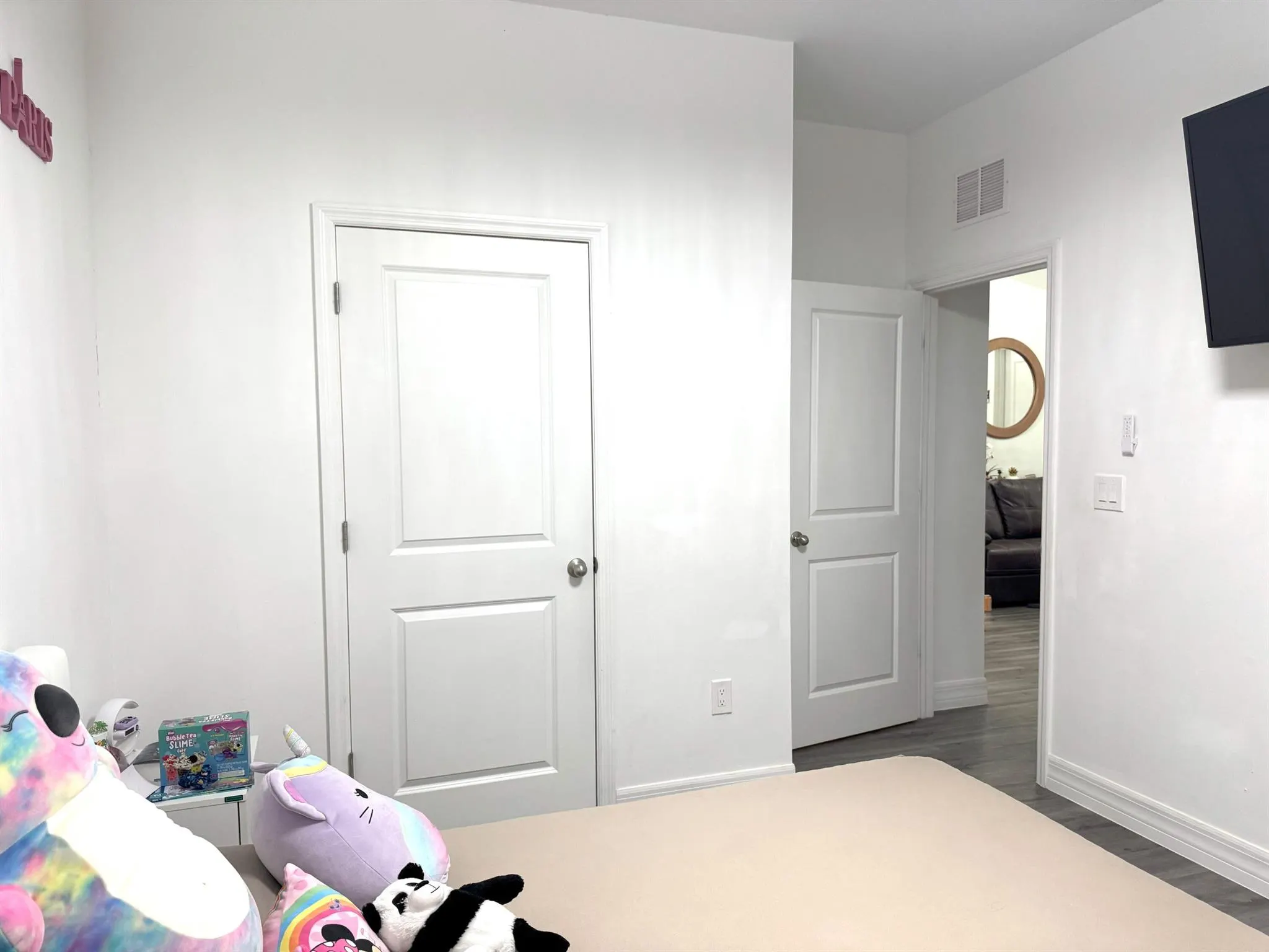 1086 W Leader Court