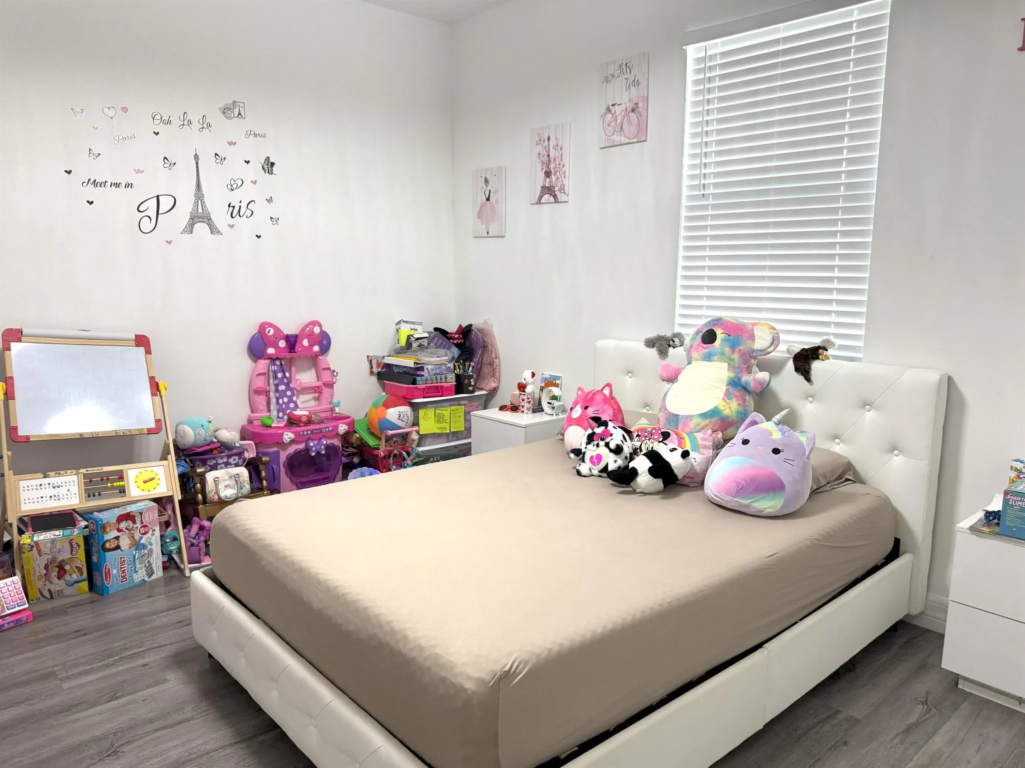1086 W Leader Court