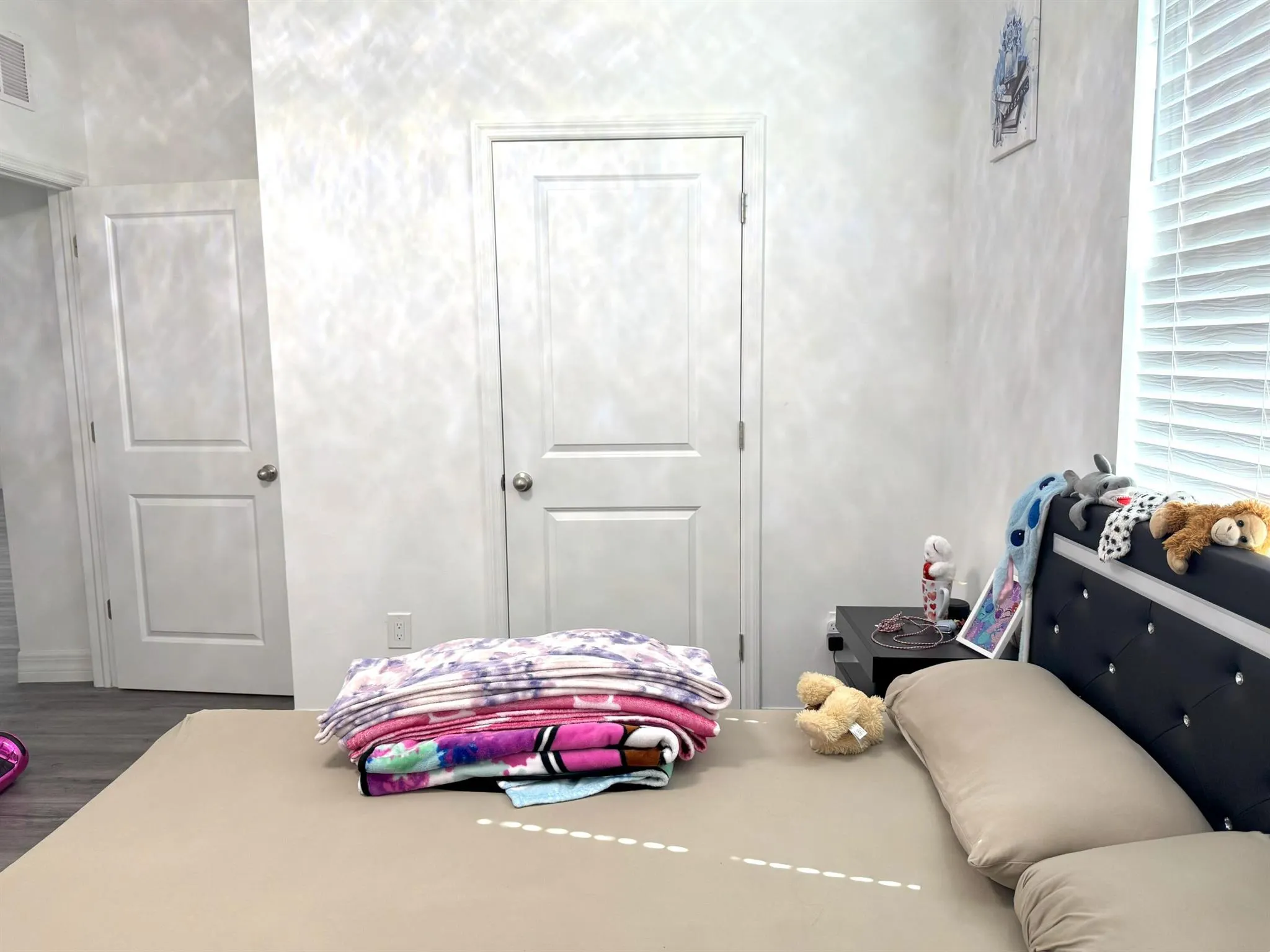 1086 W Leader Court