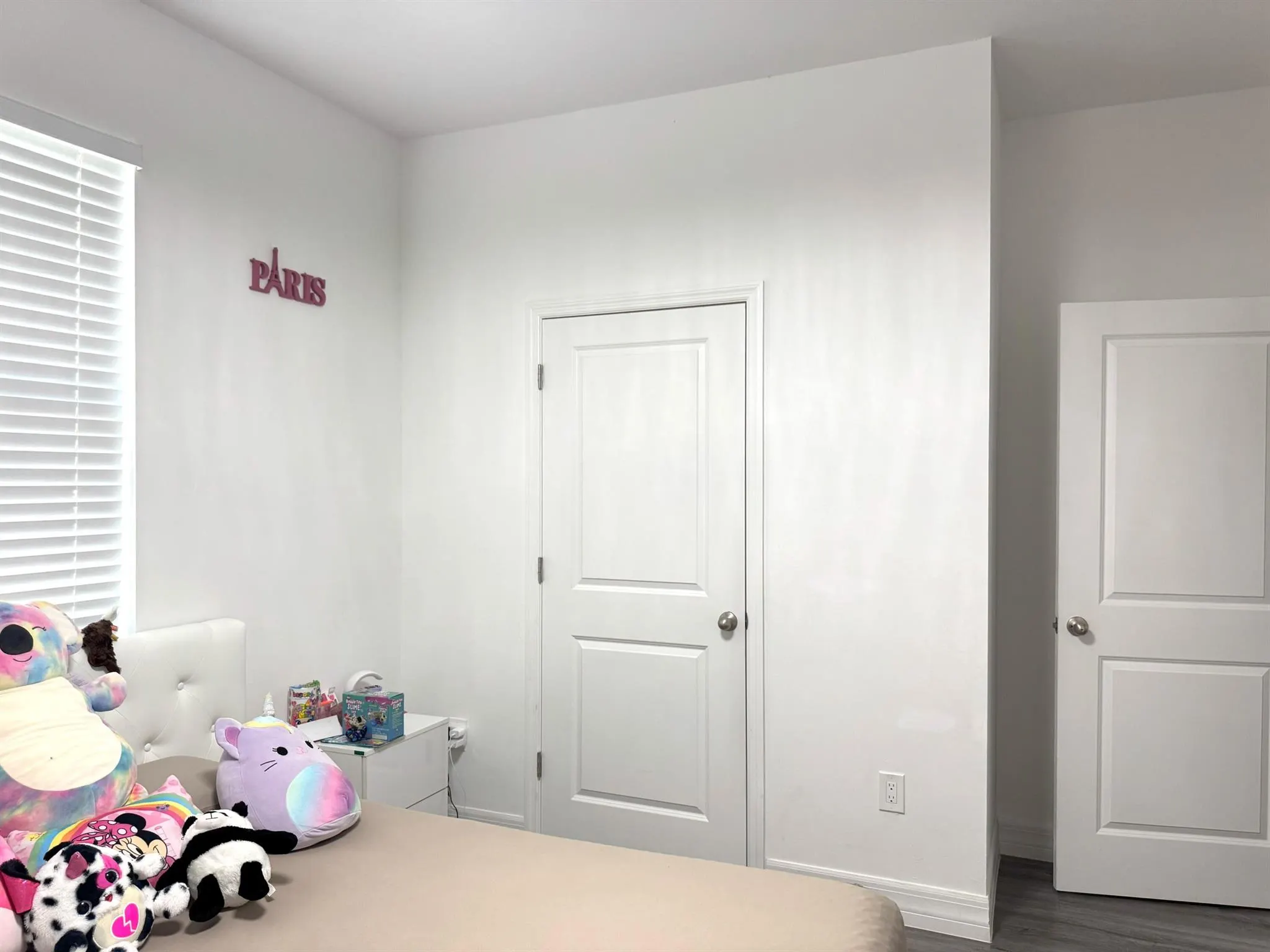 1086 W Leader Court