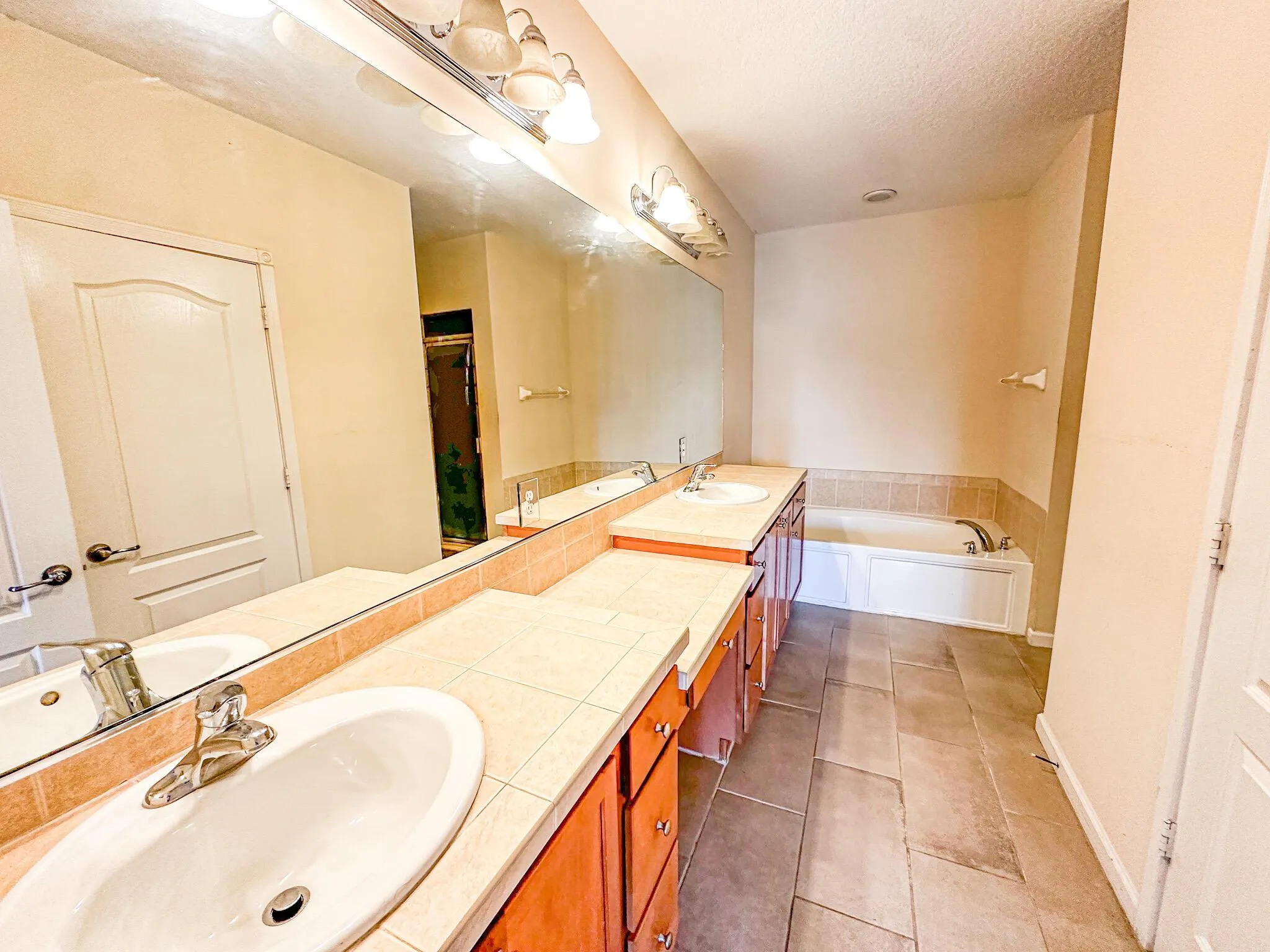 2524 Creekside Drive