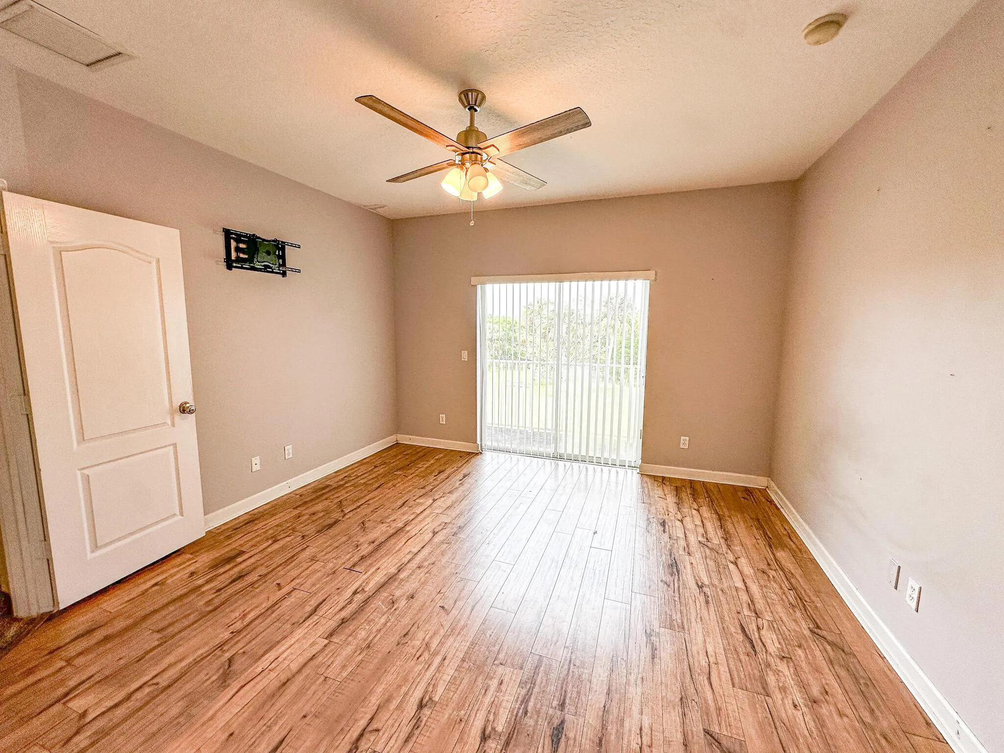 2524 Creekside Drive