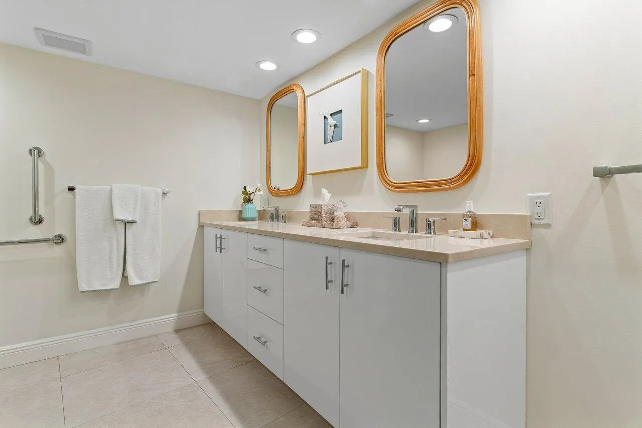 100 Sunrise Avenue, #504