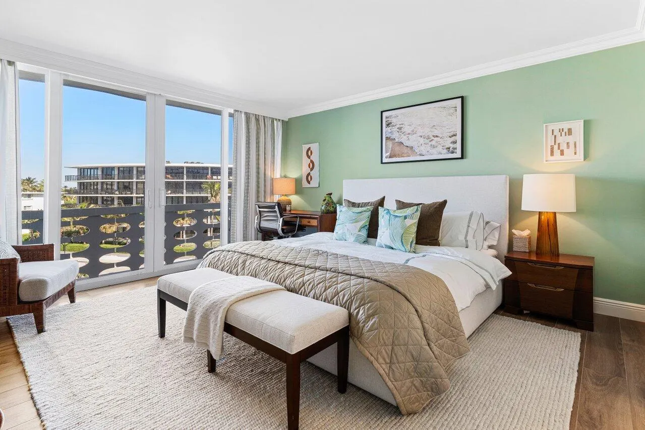 100 Sunrise Avenue, #504