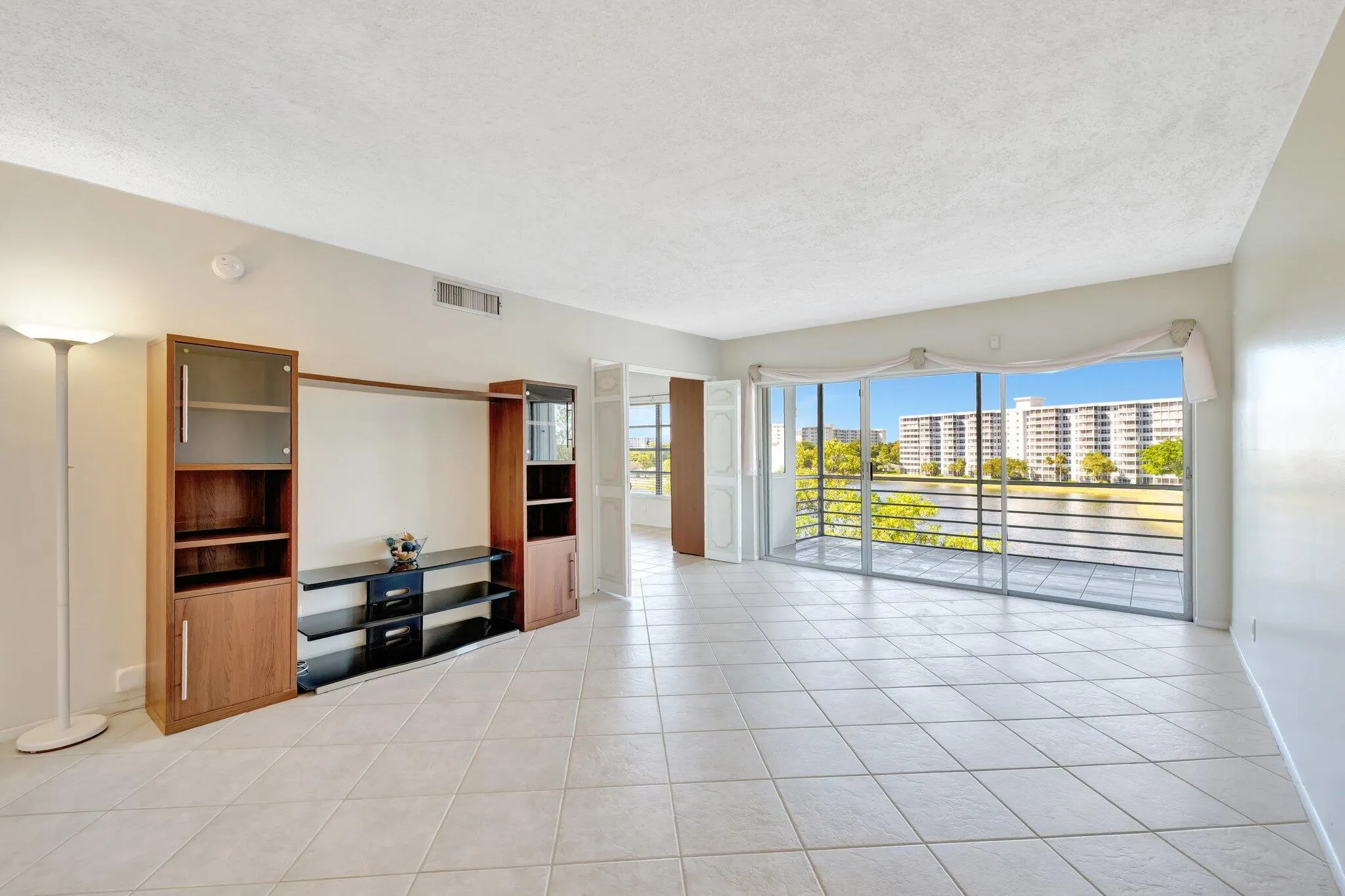 2751 N Palm Aire Drive, #502