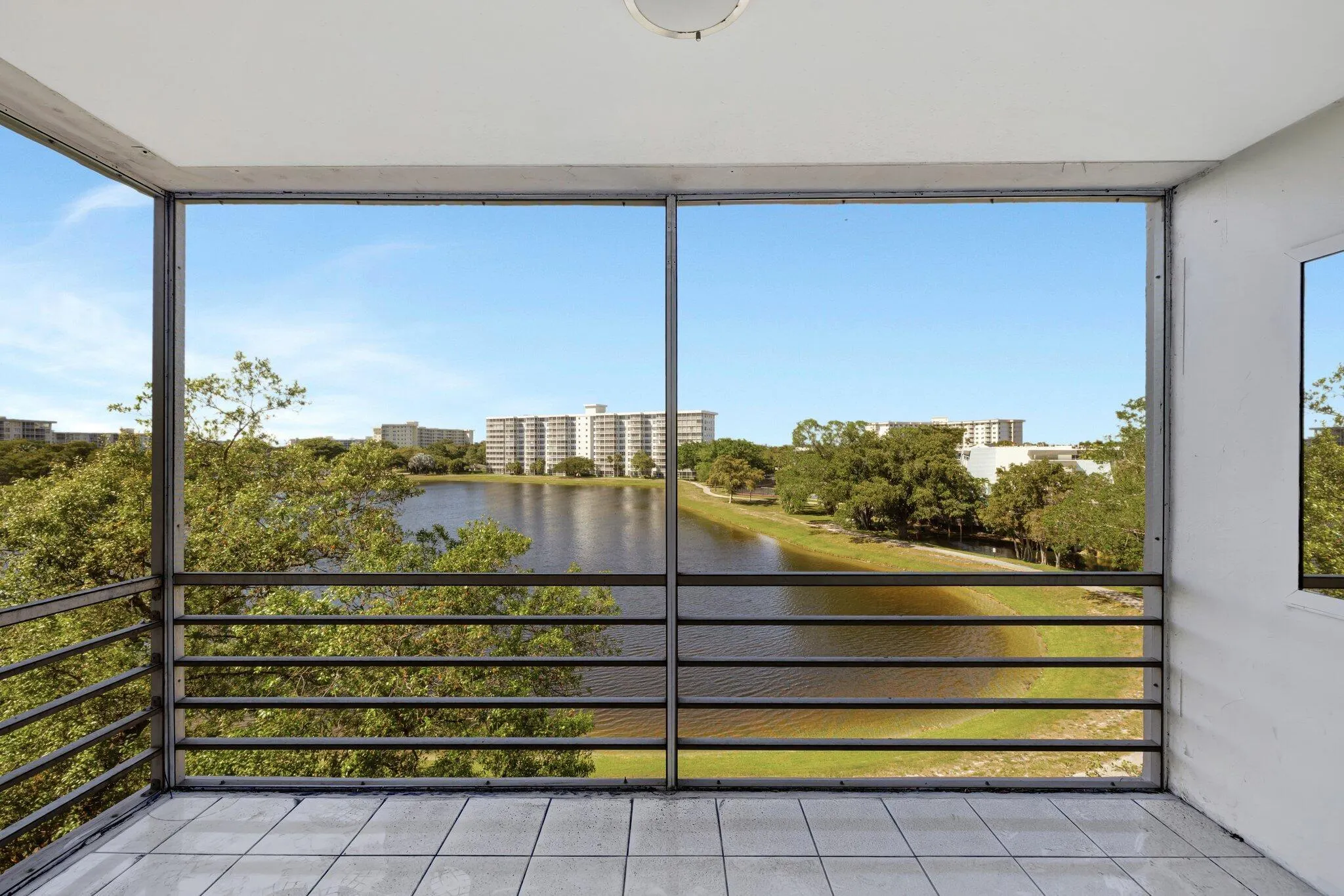 2751 N Palm Aire Drive, #502