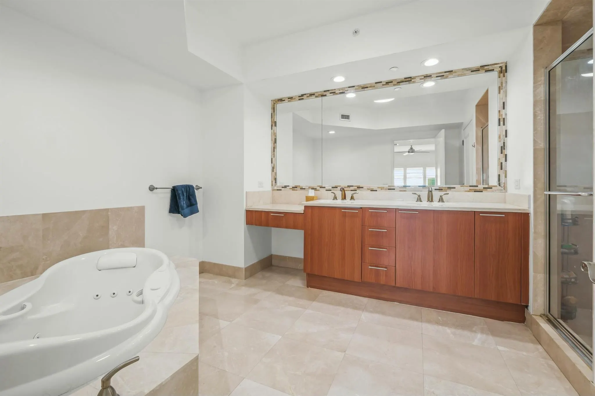 2640 Lake Shore Drive, #1710