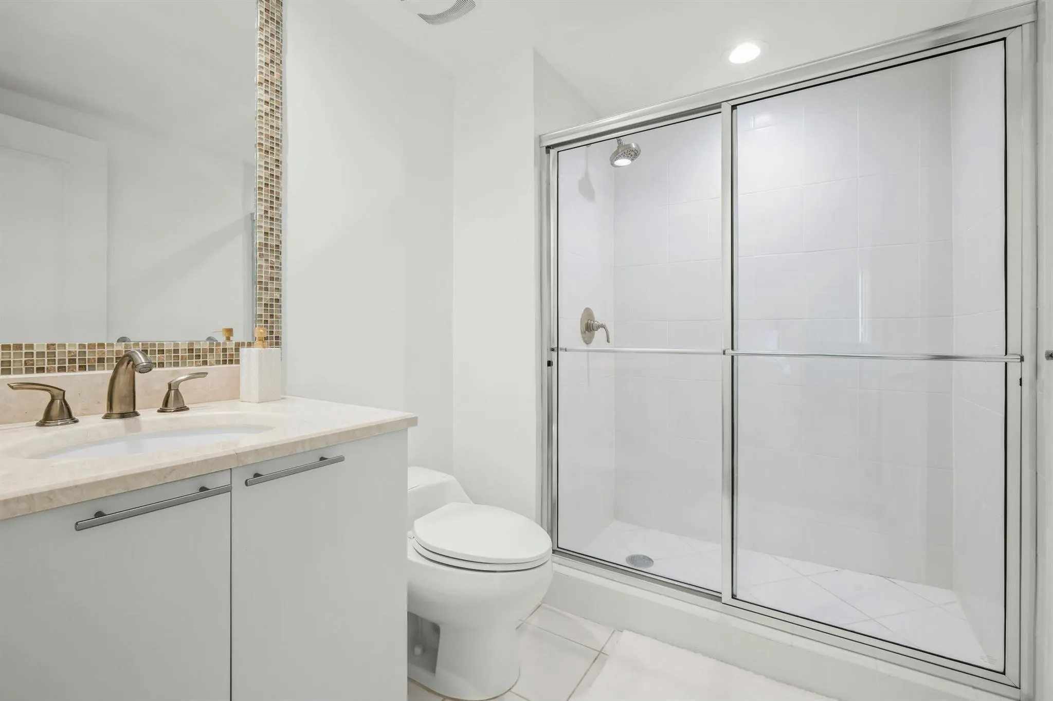 2640 Lake Shore Drive, #1710