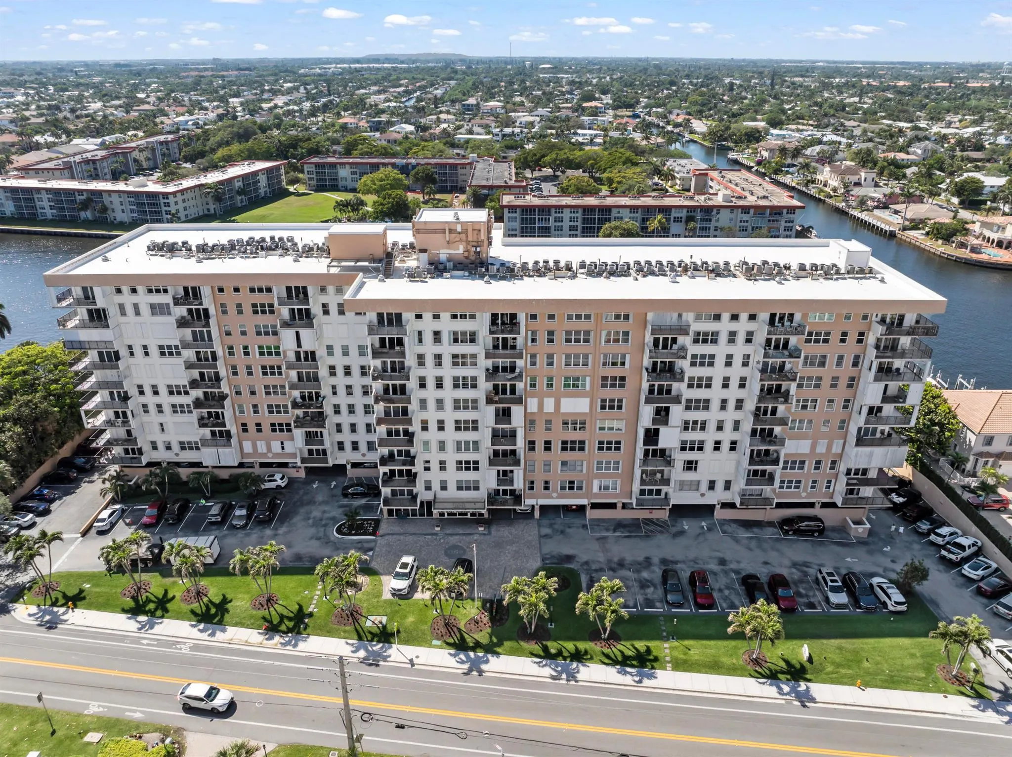 1150 Hillsboro Mile, #714