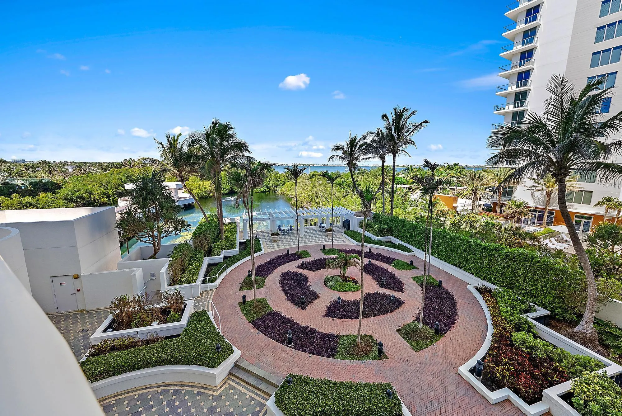 4600 N Ocean Drive, #402