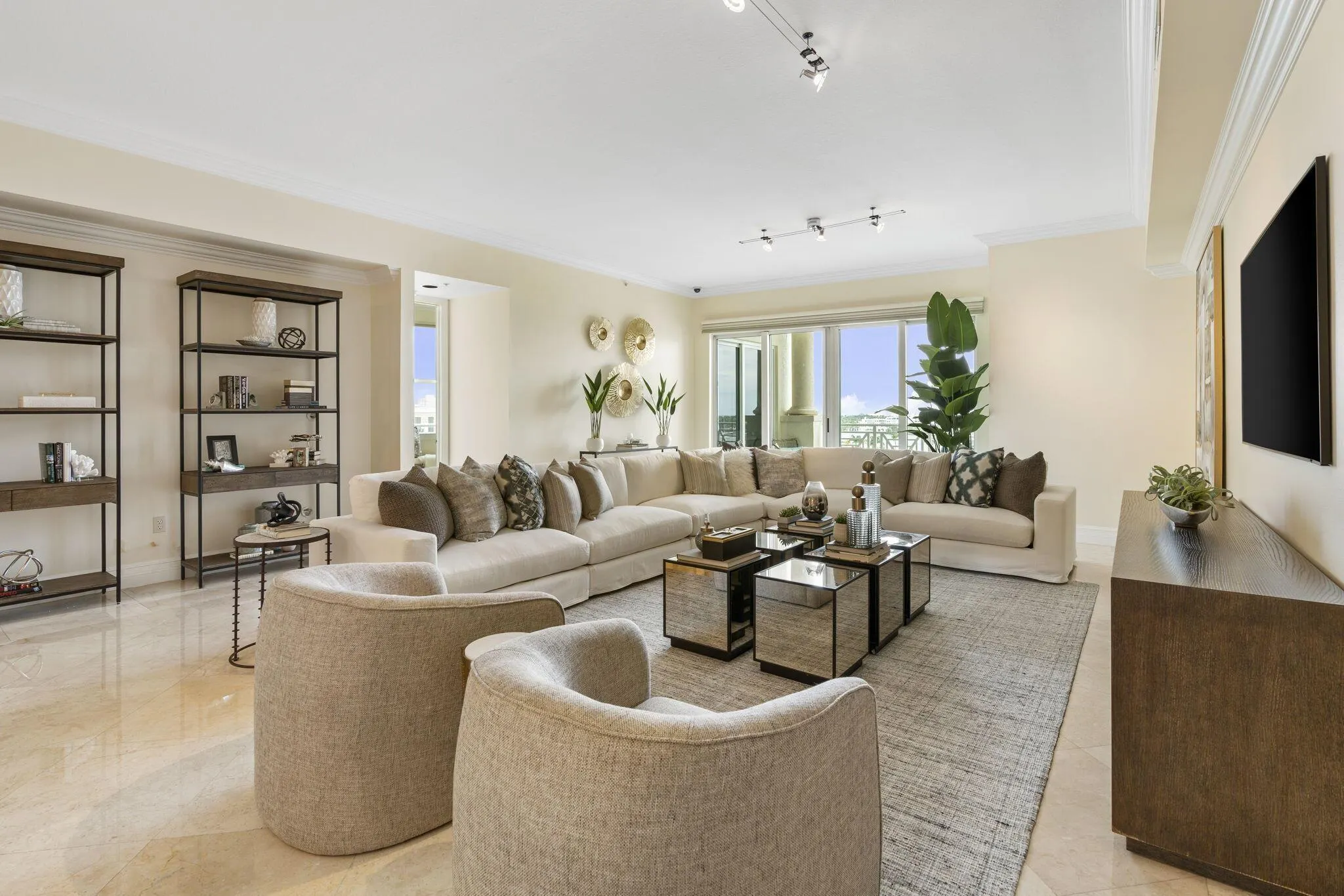 201 S Narcissus Avenue, #605