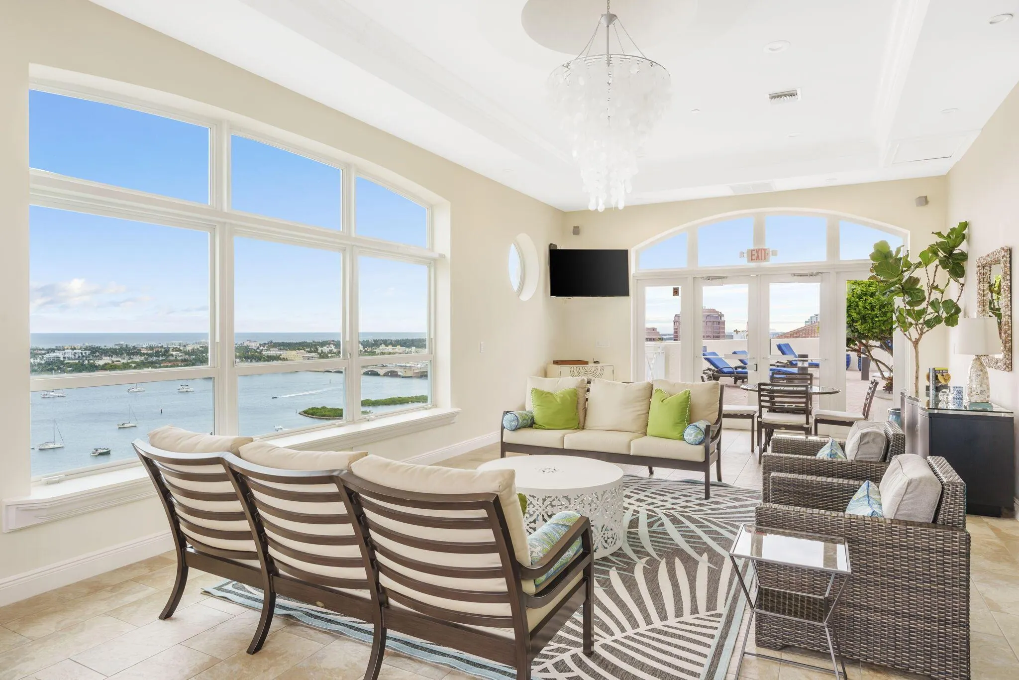 201 S Narcissus Avenue, #605