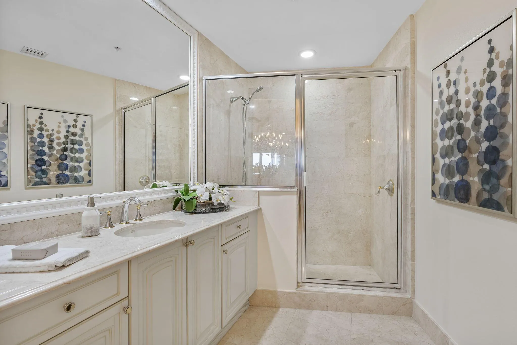201 S Narcissus Avenue, #605