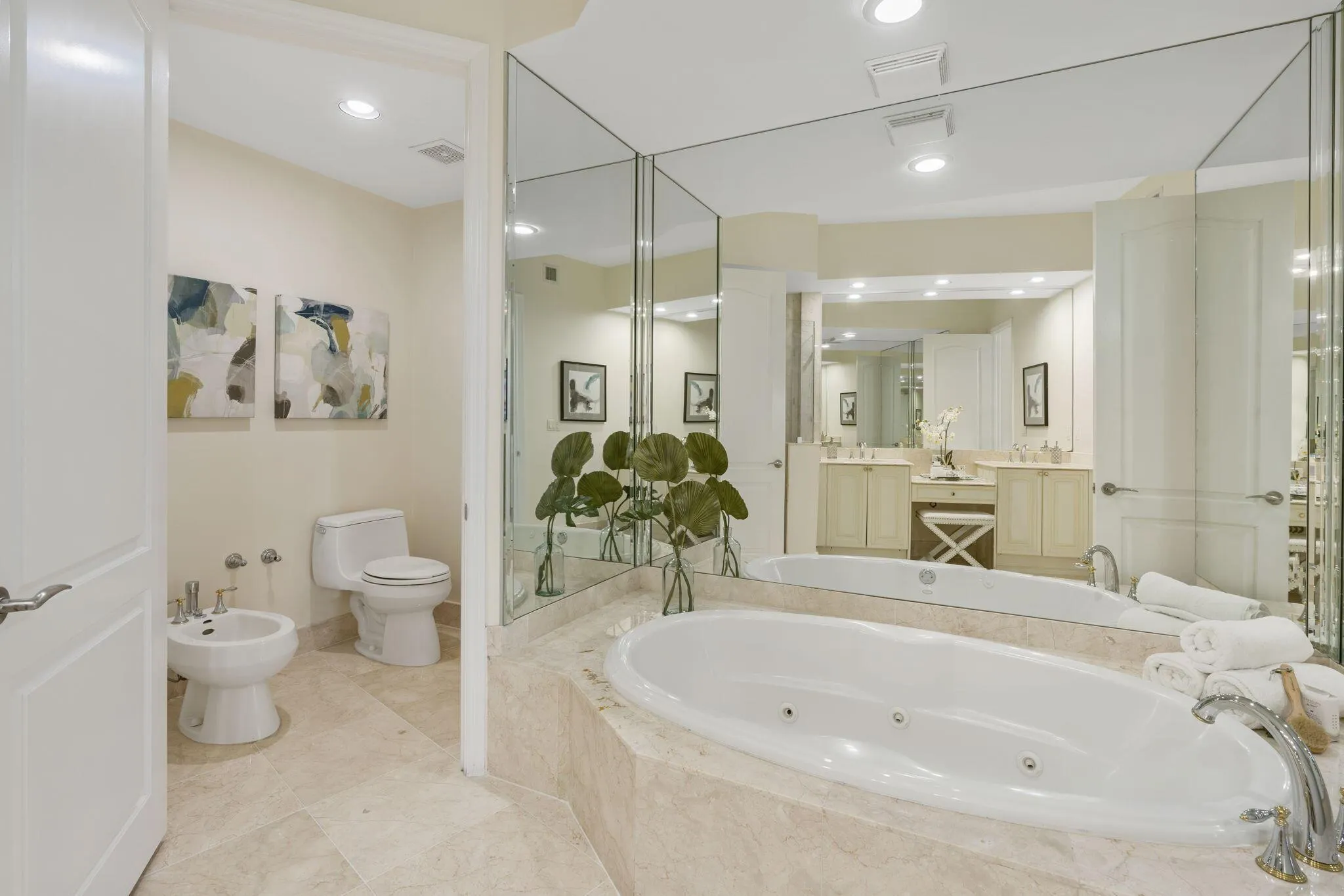 201 S Narcissus Avenue, #605
