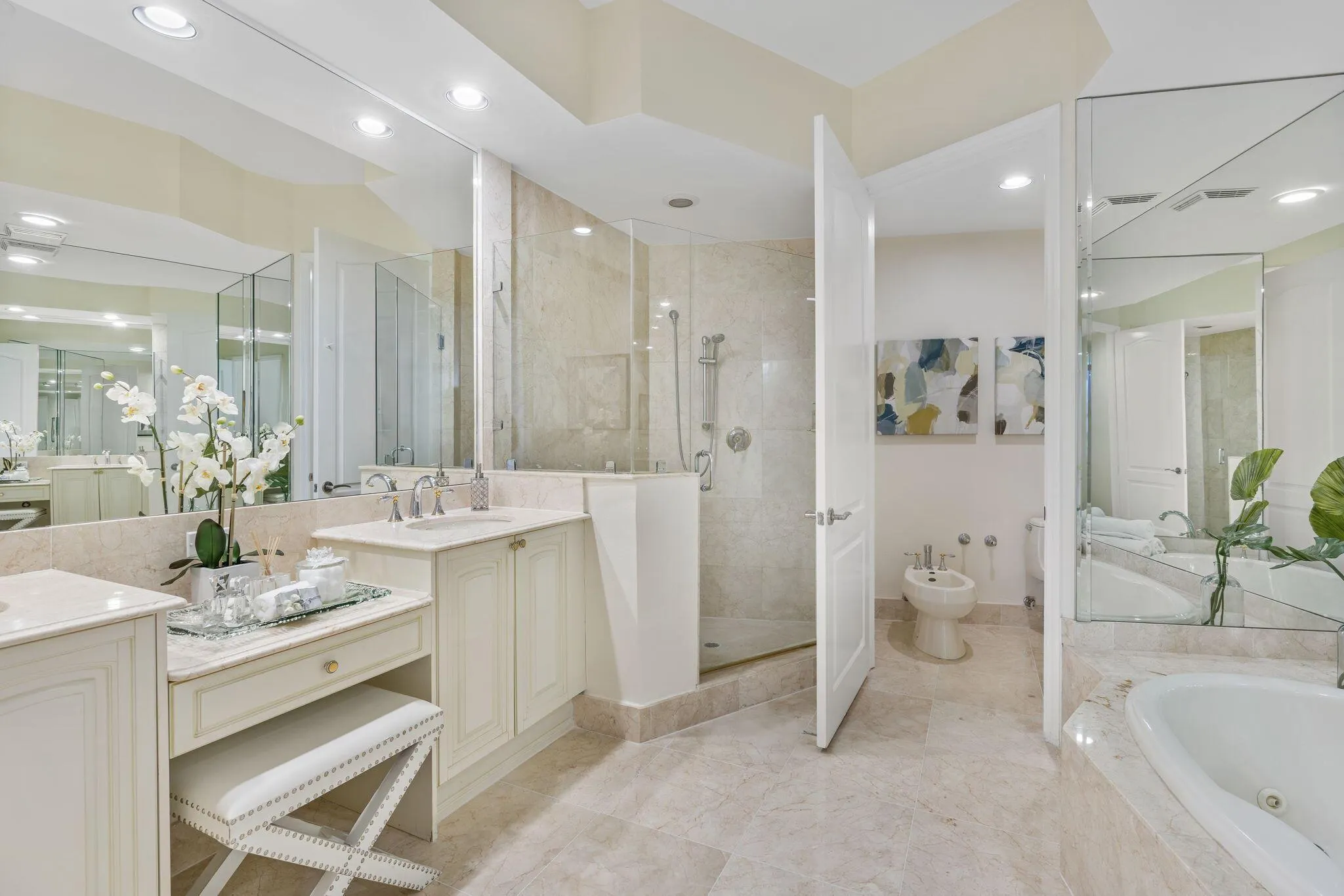 201 S Narcissus Avenue, #605