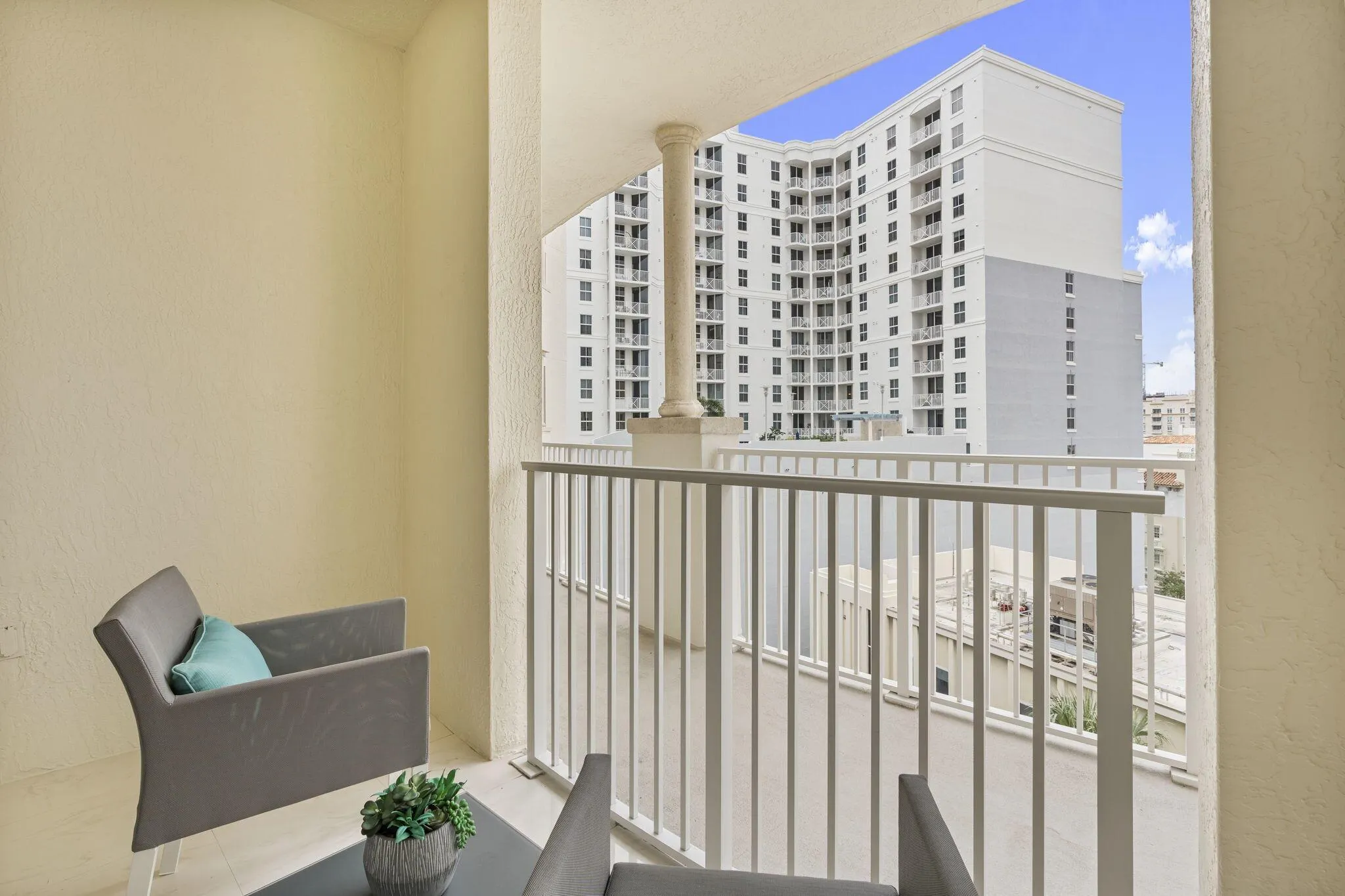 201 S Narcissus Avenue, #605
