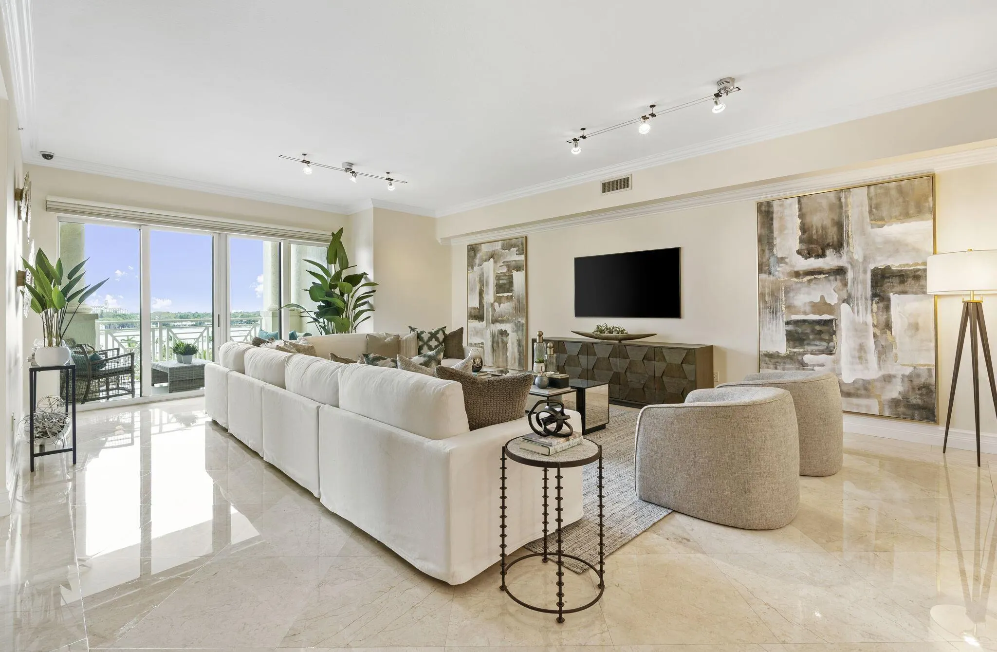 201 S Narcissus Avenue, #605