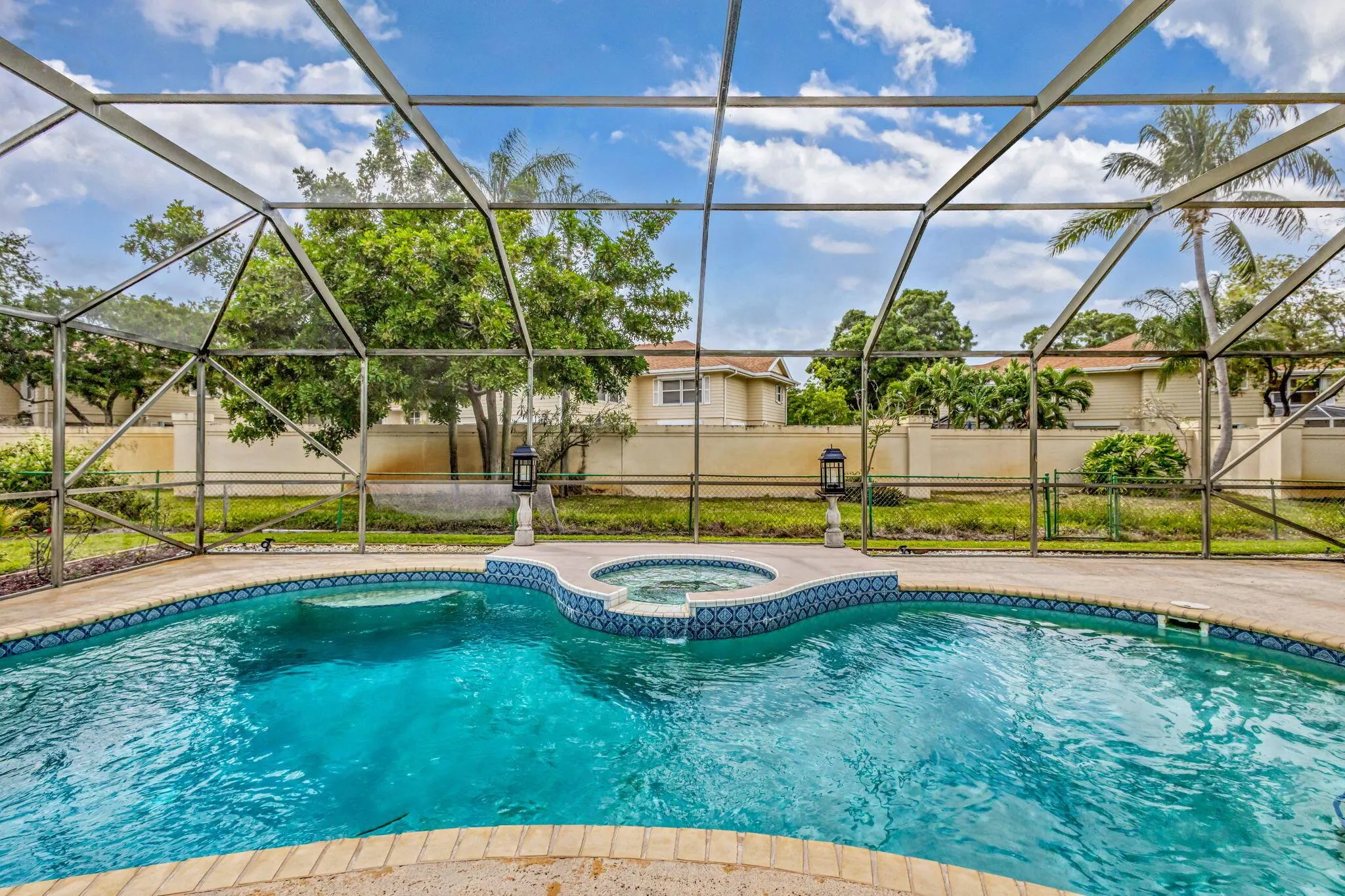 8111 W Lake Drive