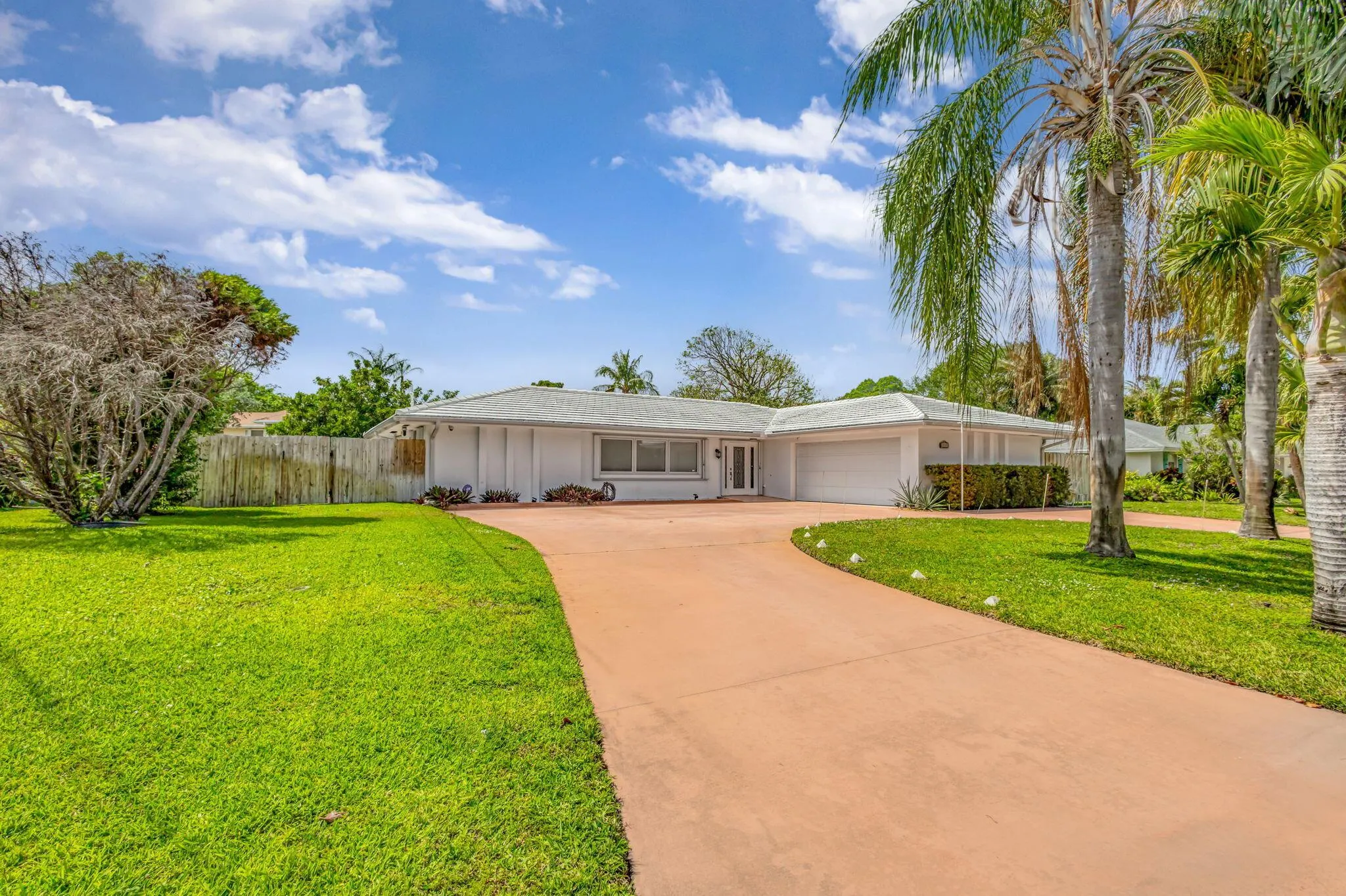 8111 W Lake Drive