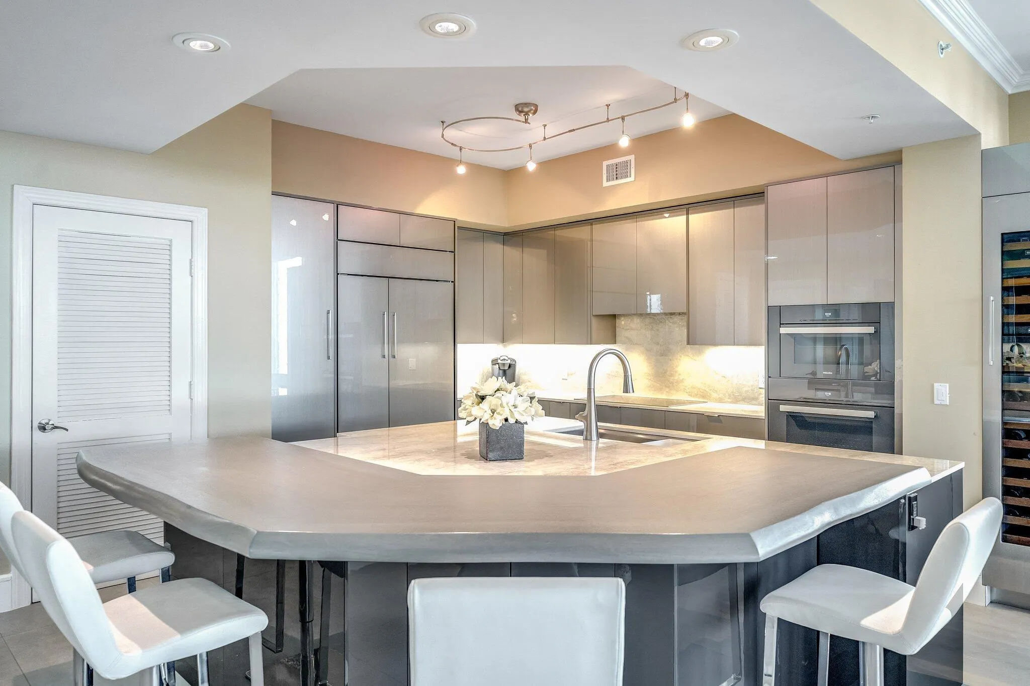 701 SE 21st Avenue, #301