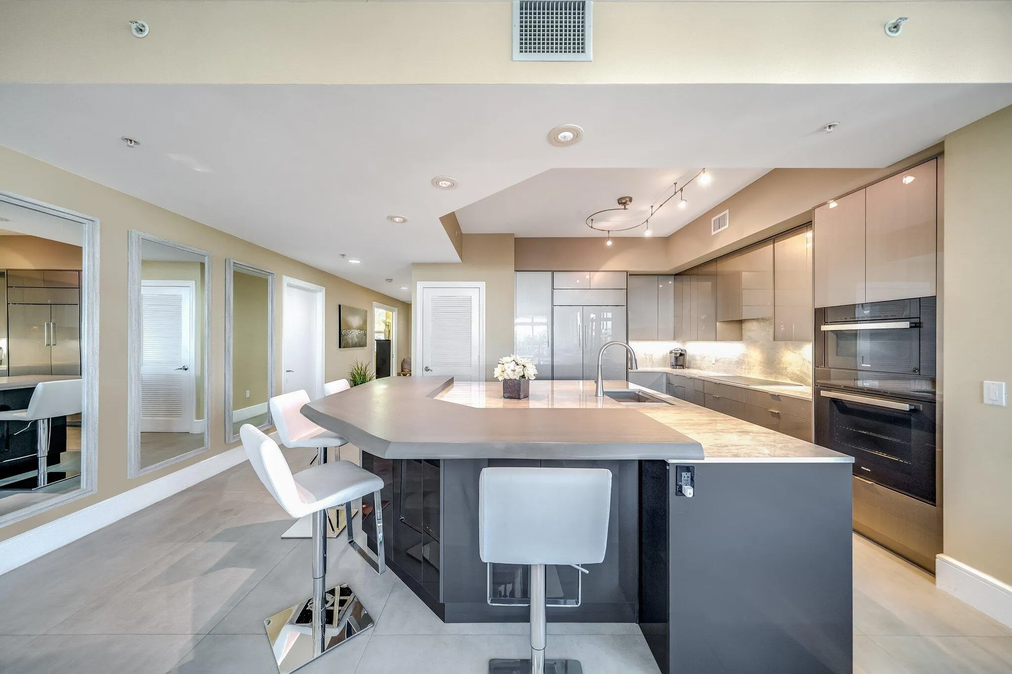 701 SE 21st Avenue, #301