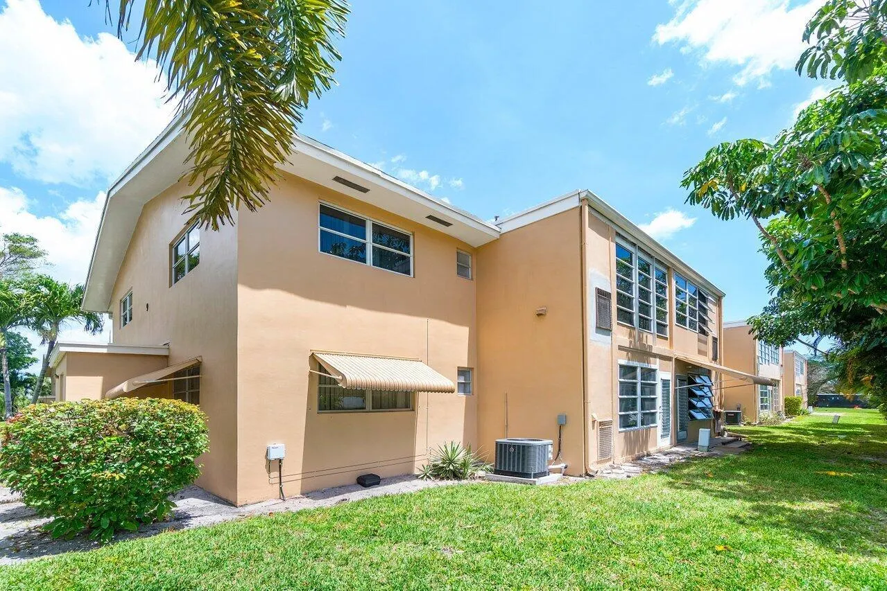 2102 NE 1st Way, #206