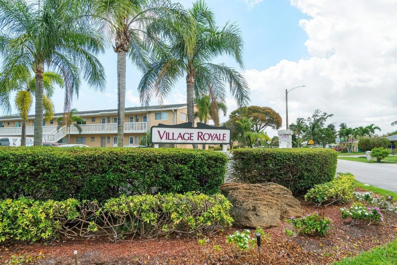 2102 NE 1st Way, #206