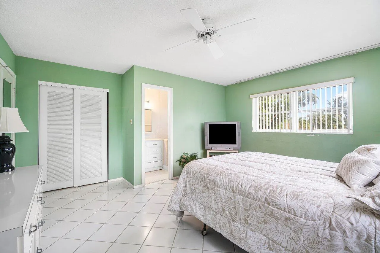 2102 NE 1st Way, #206