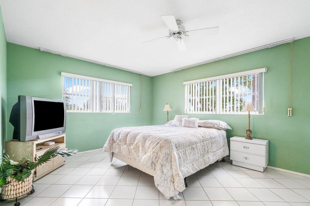 2102 NE 1st Way, #206