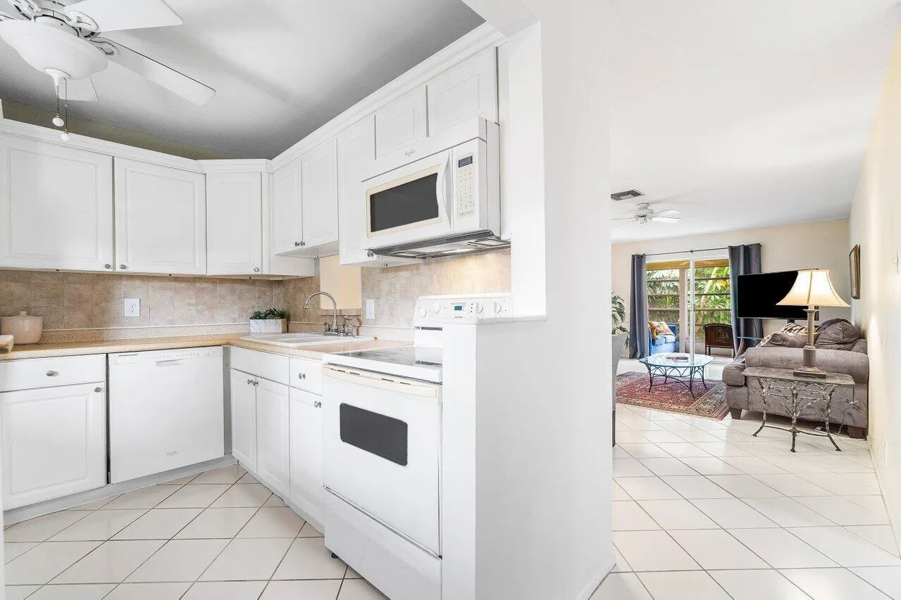 2102 NE 1st Way, #206