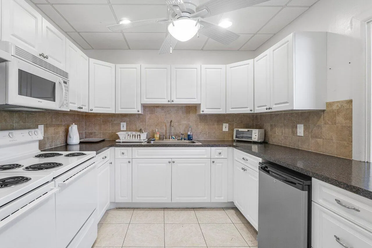 2102 NE 1st Way, #206