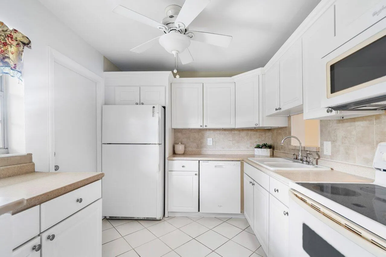 2102 NE 1st Way, #206