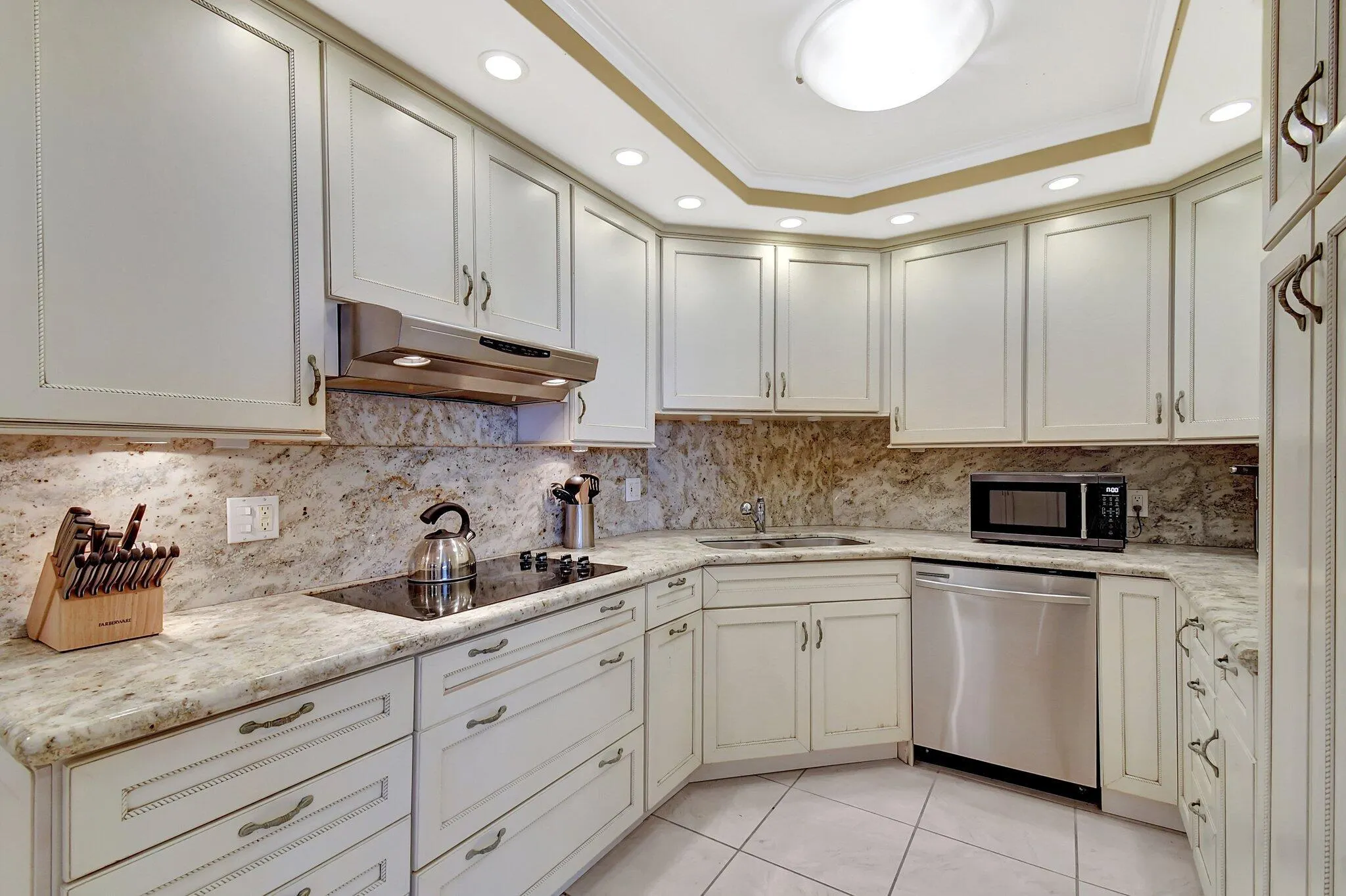 3900 N Ocean Drive, #1c