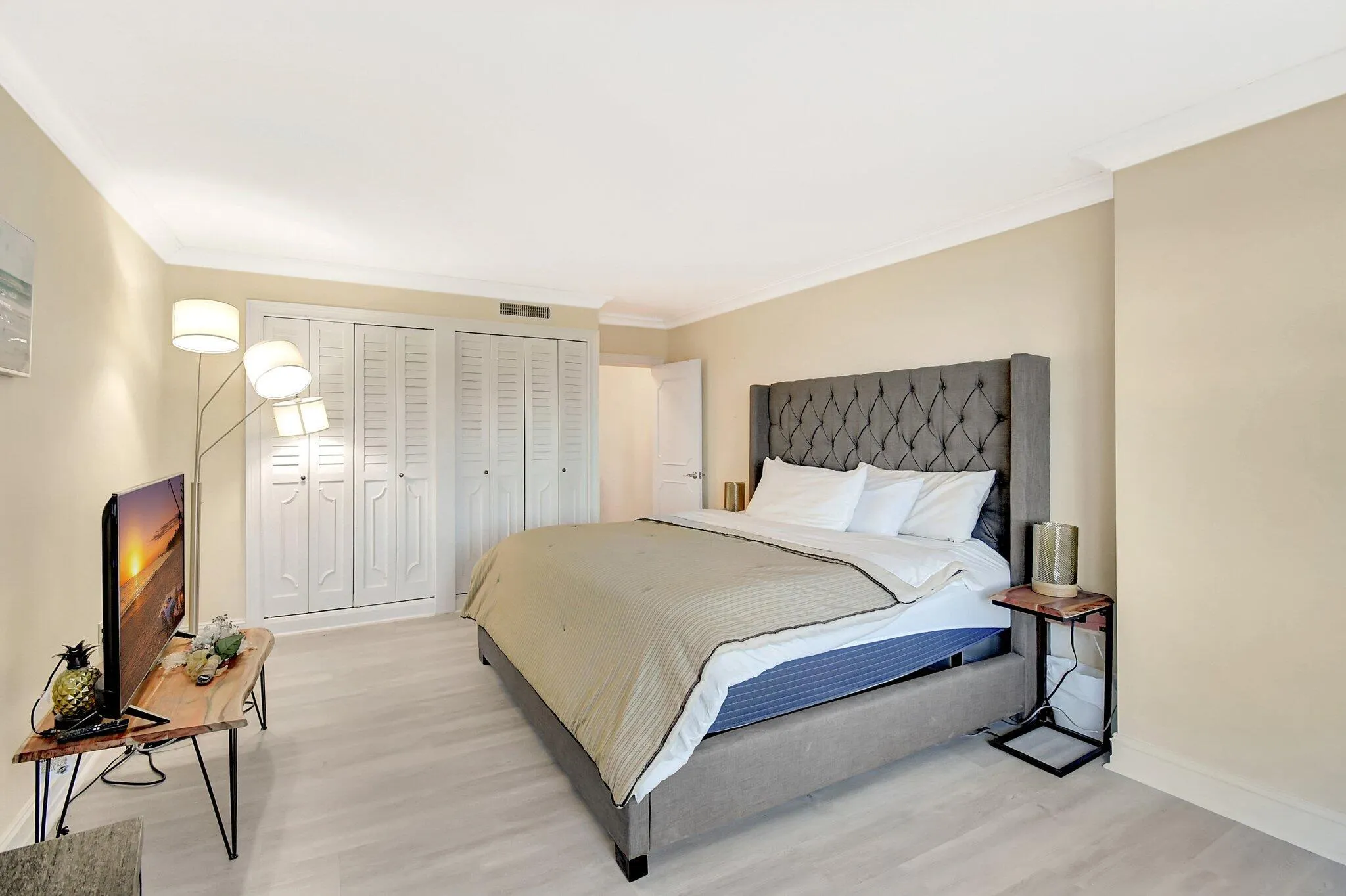 3900 N Ocean Drive, #1c