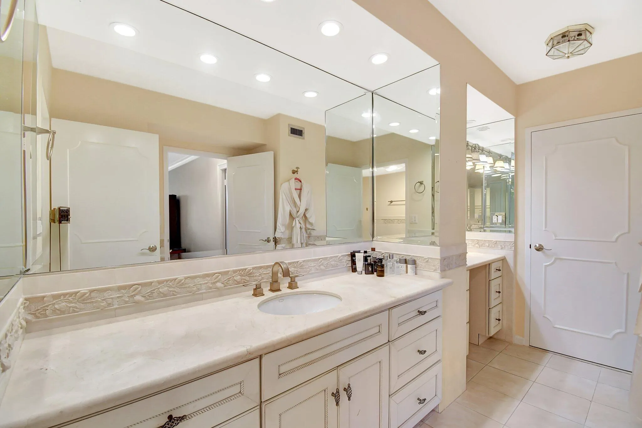 3900 N Ocean Drive, #1c