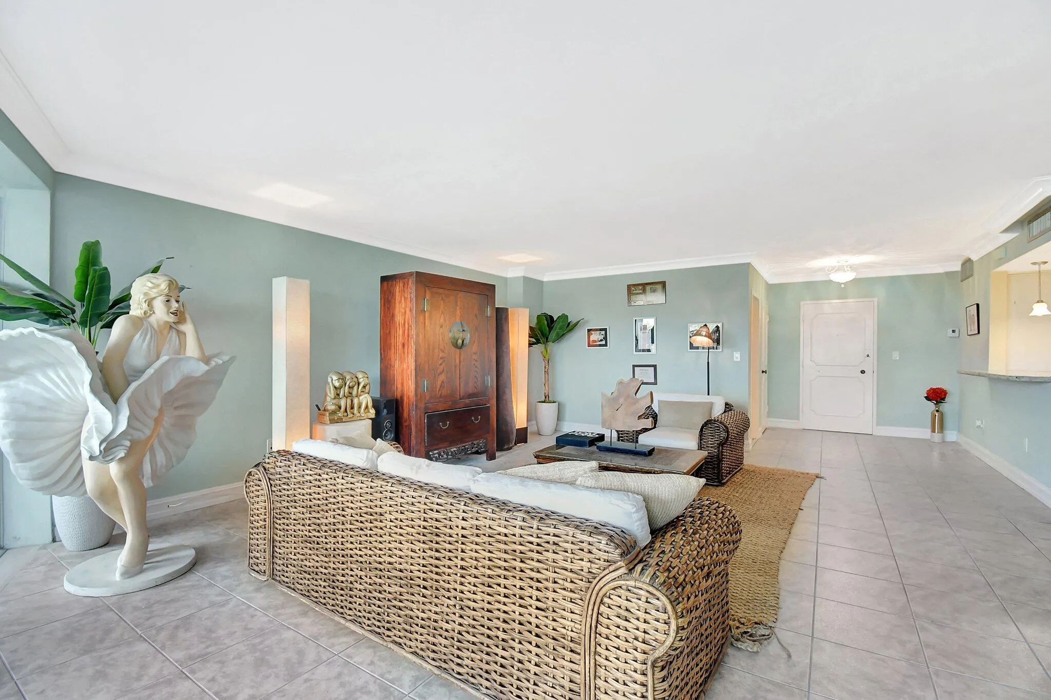 3900 N Ocean Drive, #1c