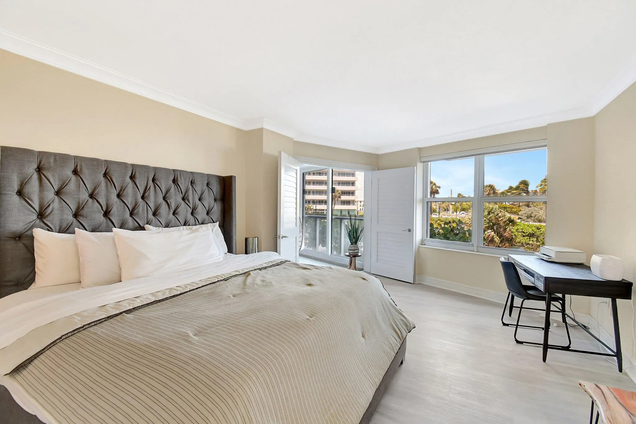 3900 N Ocean Drive, #1c