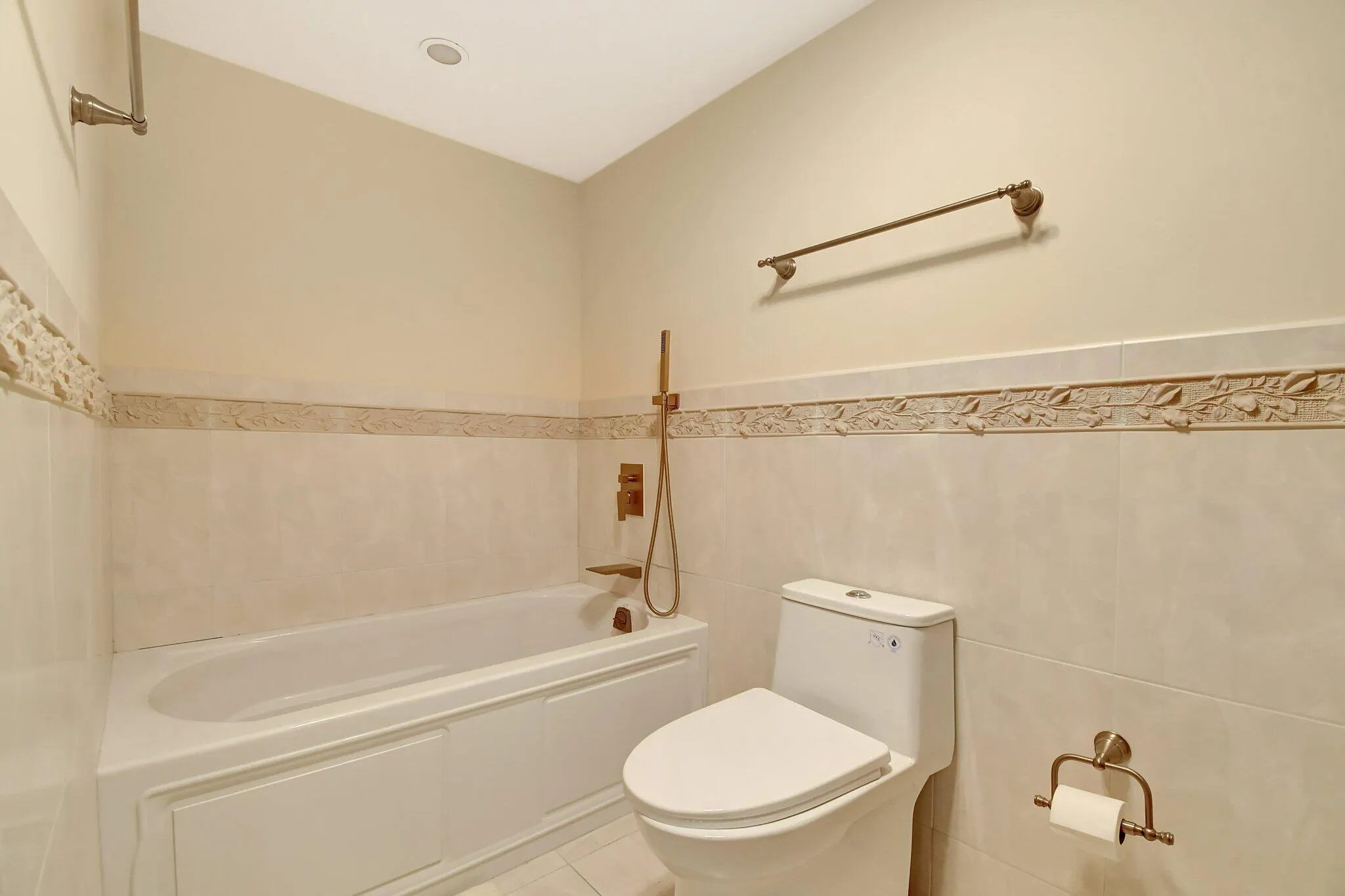 3900 N Ocean Drive, #1c