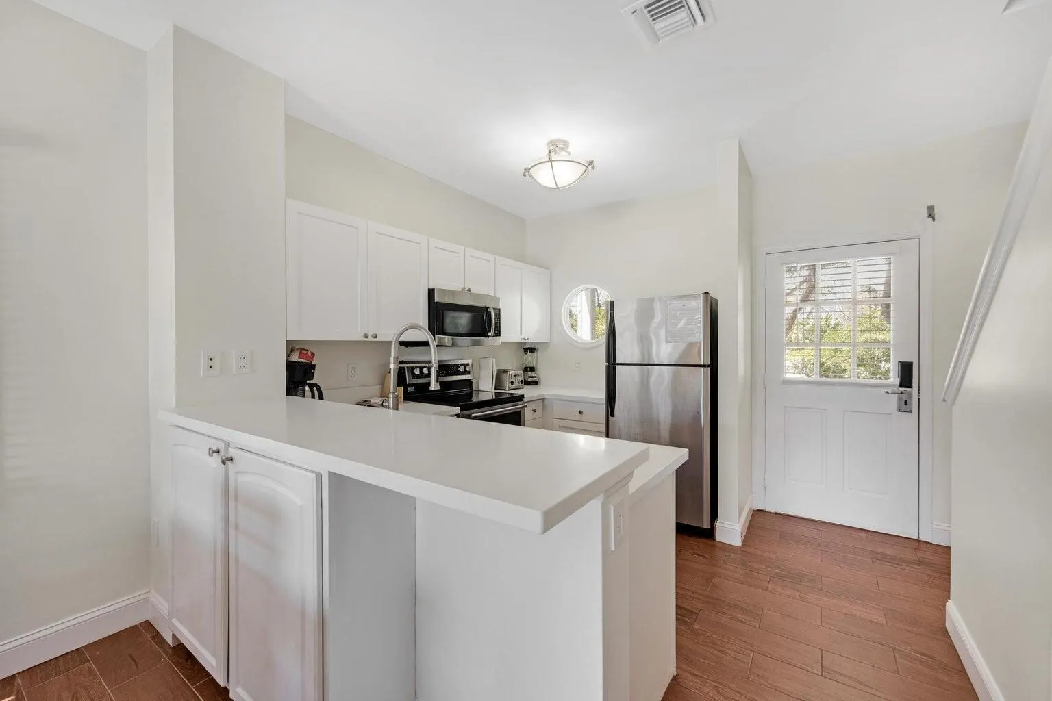 7041 Harbor Village Drive