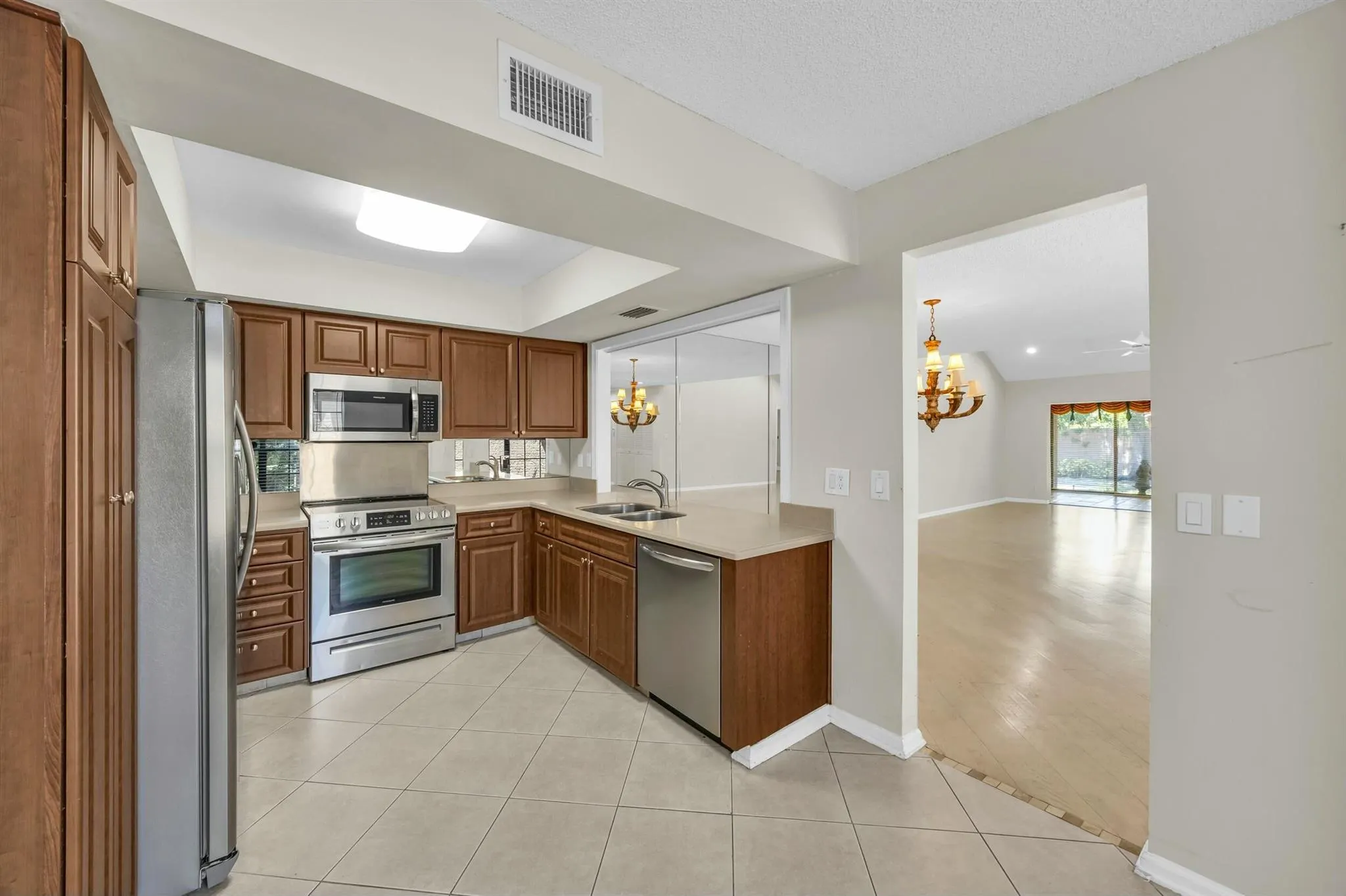 11206 Applegate Circle
