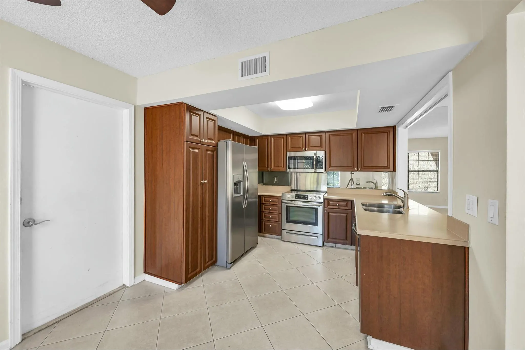 11206 Applegate Circle