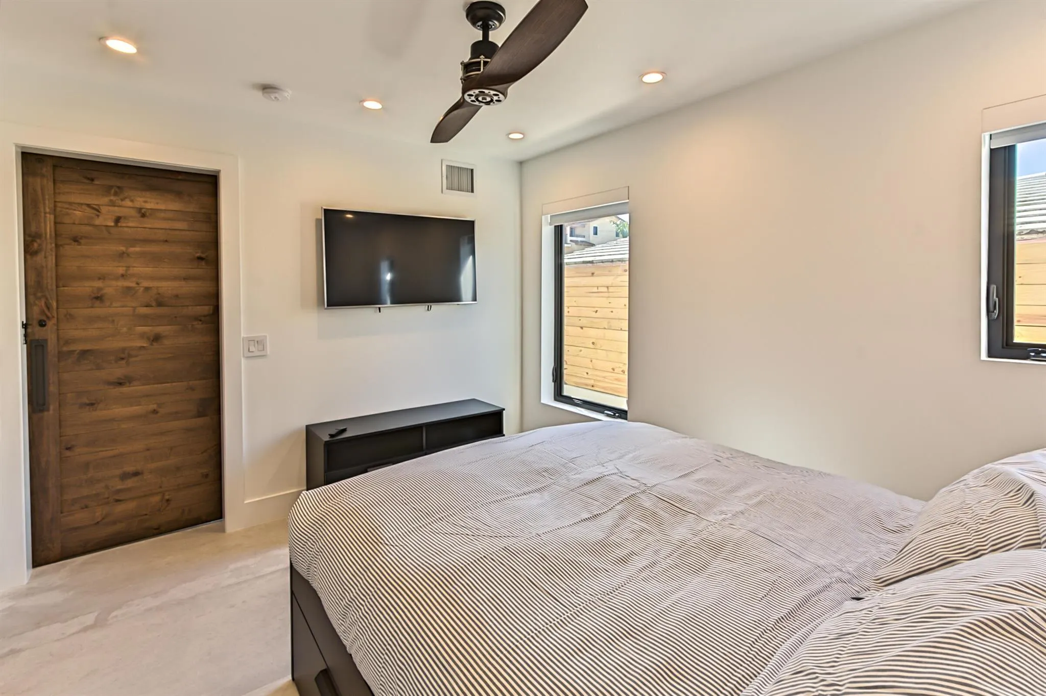 1955 NE 4th Street, #Unit # 1