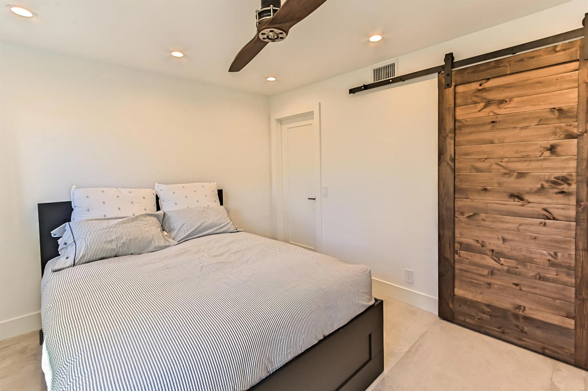 1955 NE 4th Street, #Unit # 1