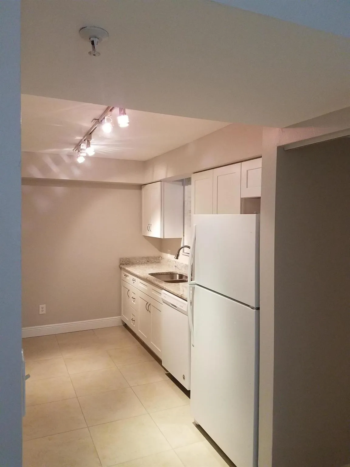 820 Lavers Circle, #G206