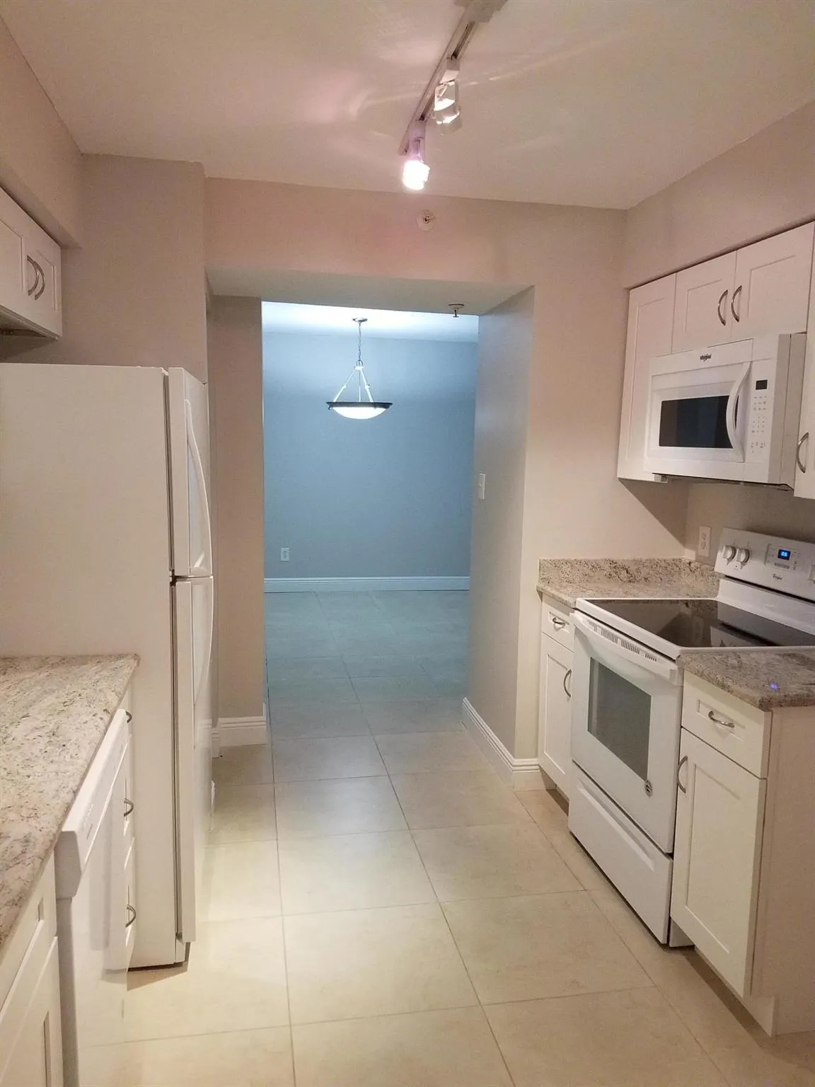 820 Lavers Circle, #G206