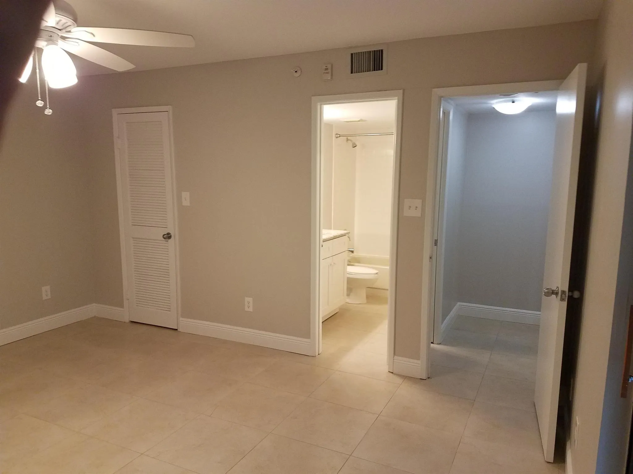 820 Lavers Circle, #G206
