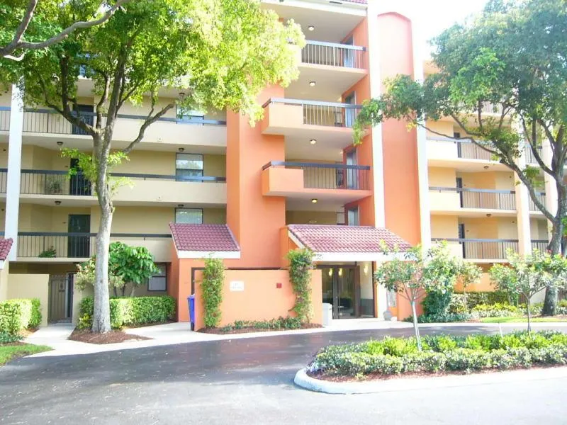 820 Lavers Circle, #G206