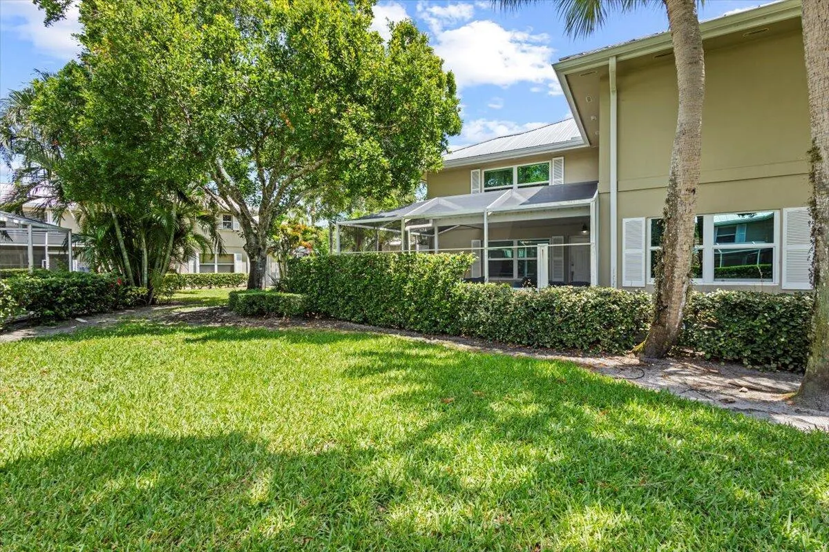 2423 SW Danbury Lane
